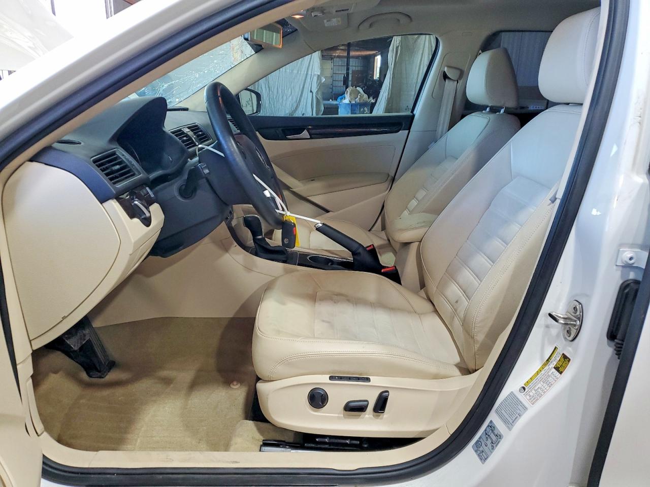 2015 Volkswagen Passat Sel White vin: 1VWCV7A39FC064123