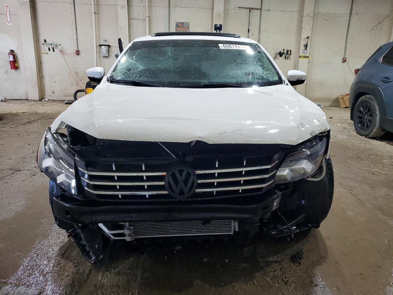 2015 Volkswagen Passat Sel White vin: 1VWCV7A39FC064123