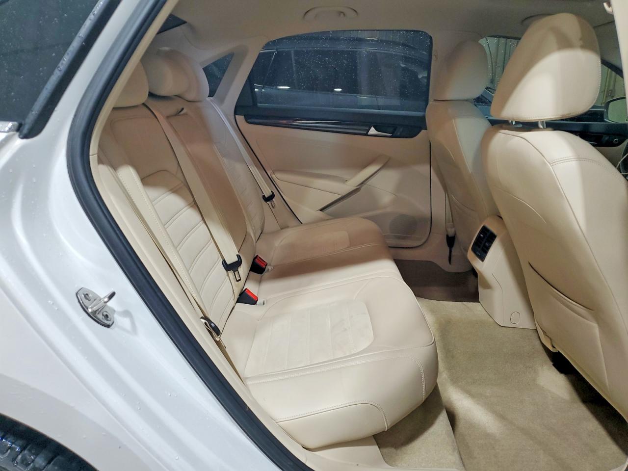 2015 Volkswagen Passat Sel White vin: 1VWCV7A39FC064123