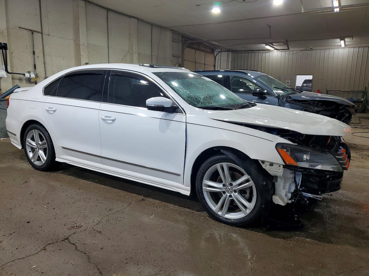 2015 Volkswagen Passat Sel White vin: 1VWCV7A39FC064123