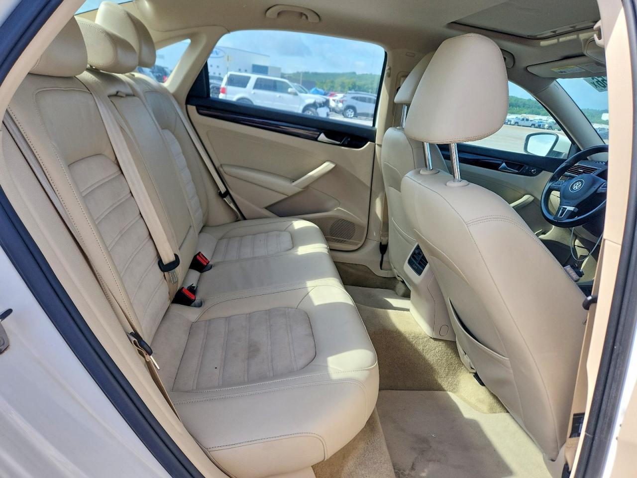 2015 Volkswagen Passat Sel White vin: 1VWCV7A39FC070133