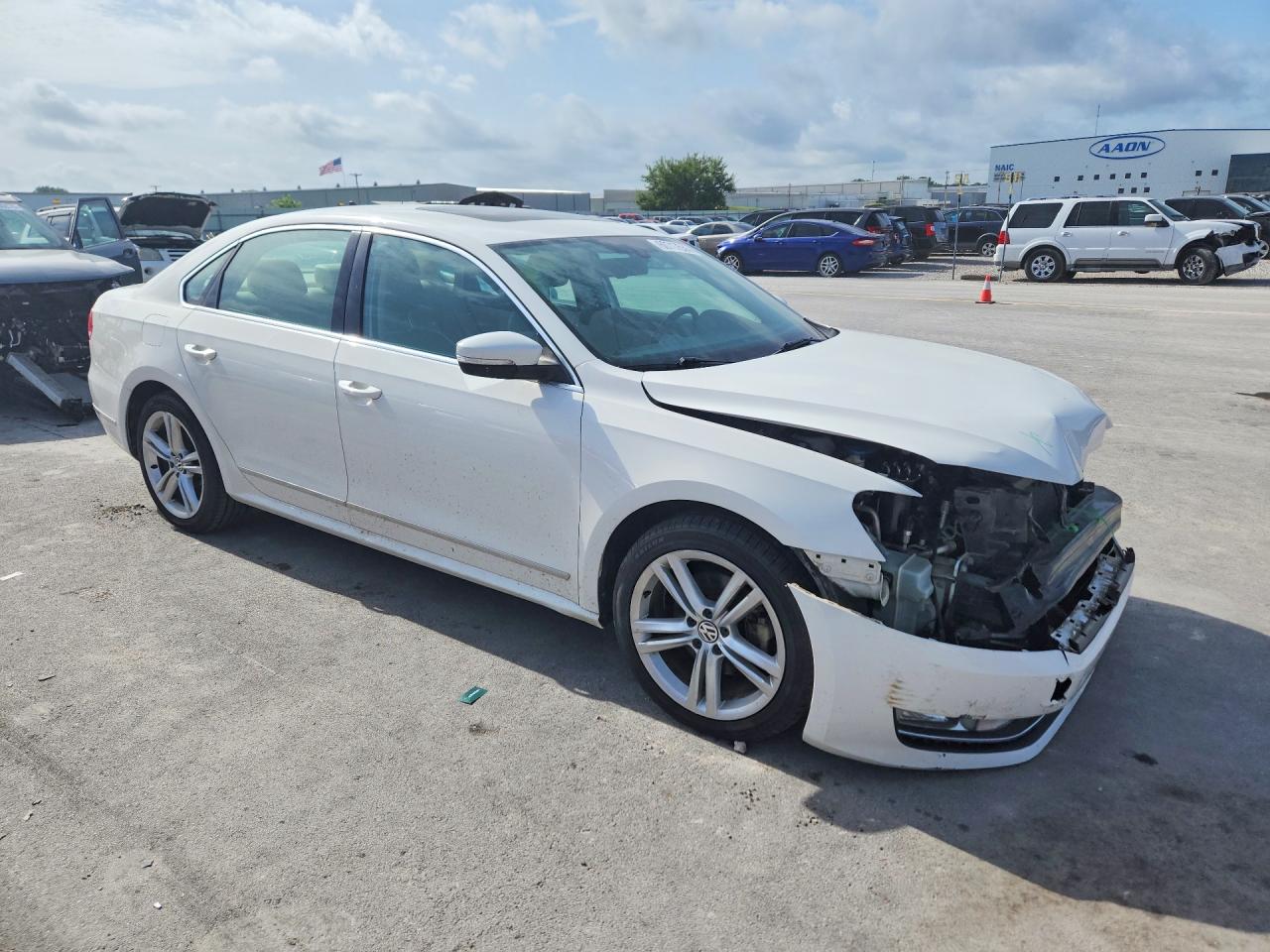 2015 Volkswagen Passat Sel White vin: 1VWCV7A39FC070133
