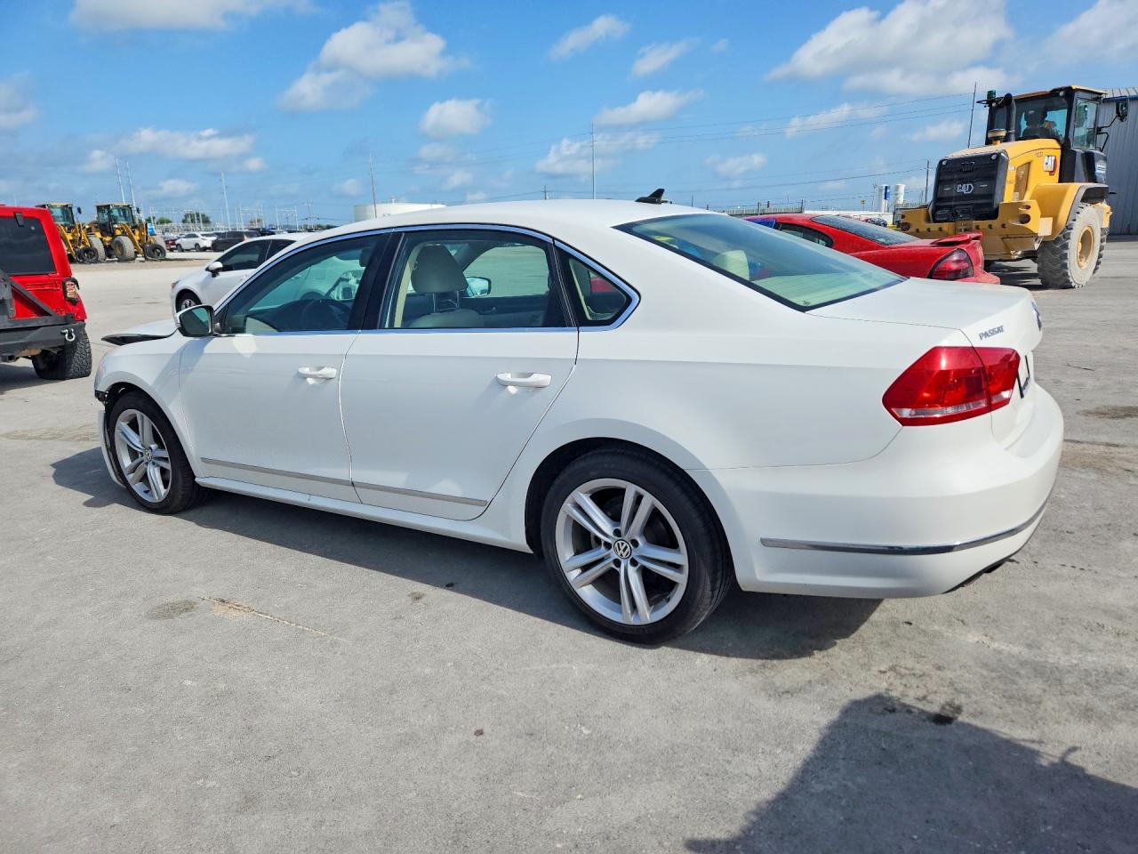 2015 Volkswagen Passat Sel White vin: 1VWCV7A39FC070133