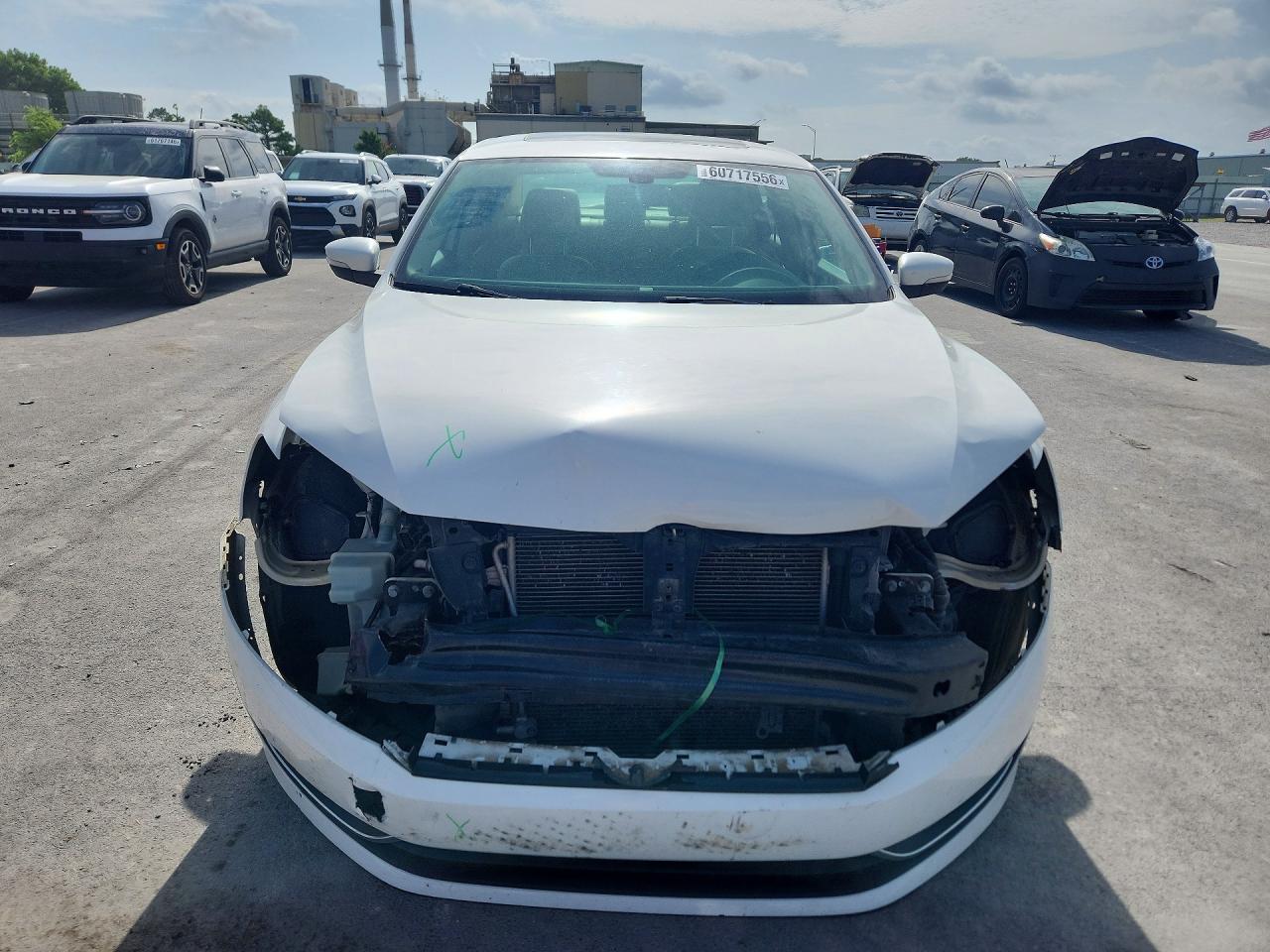 2015 Volkswagen Passat Sel White vin: 1VWCV7A39FC070133