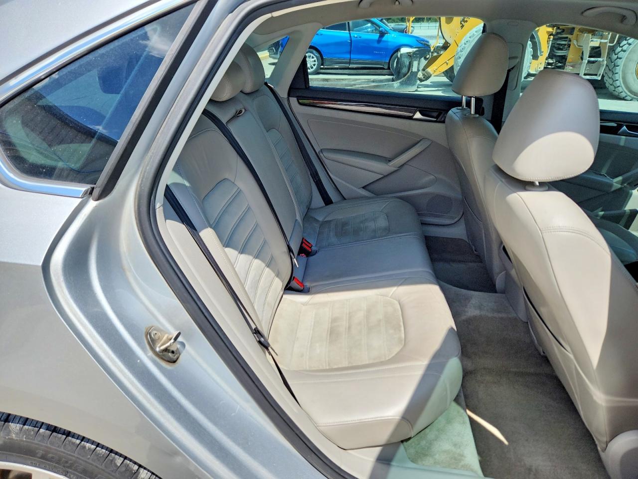 2015 Volkswagen Passat Sel Silver vin: 1VWCV7A39FC076921