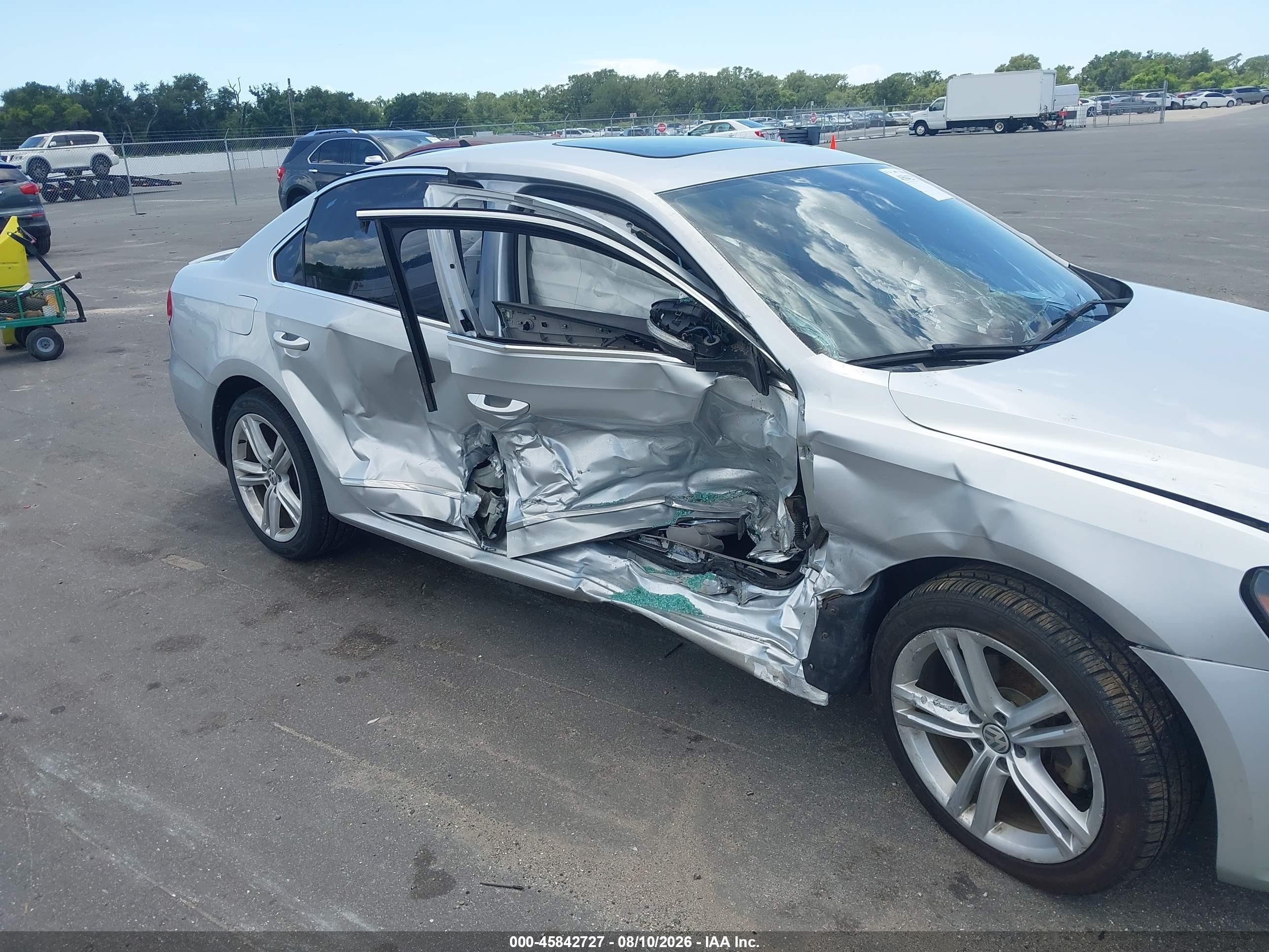 2015 Volkswagen Passat 2.0l Tdi Sel Premium Silver vin: 1VWCV7A3XFC010538