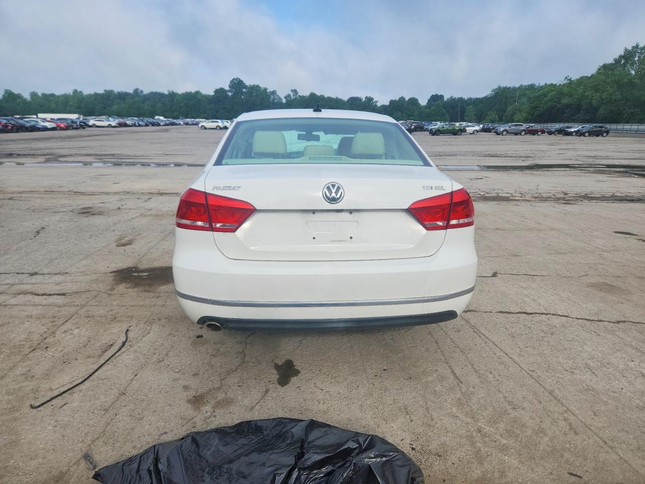 2015 Volkswagen Passat Sel White vin: 1VWCV7A3XFC030305