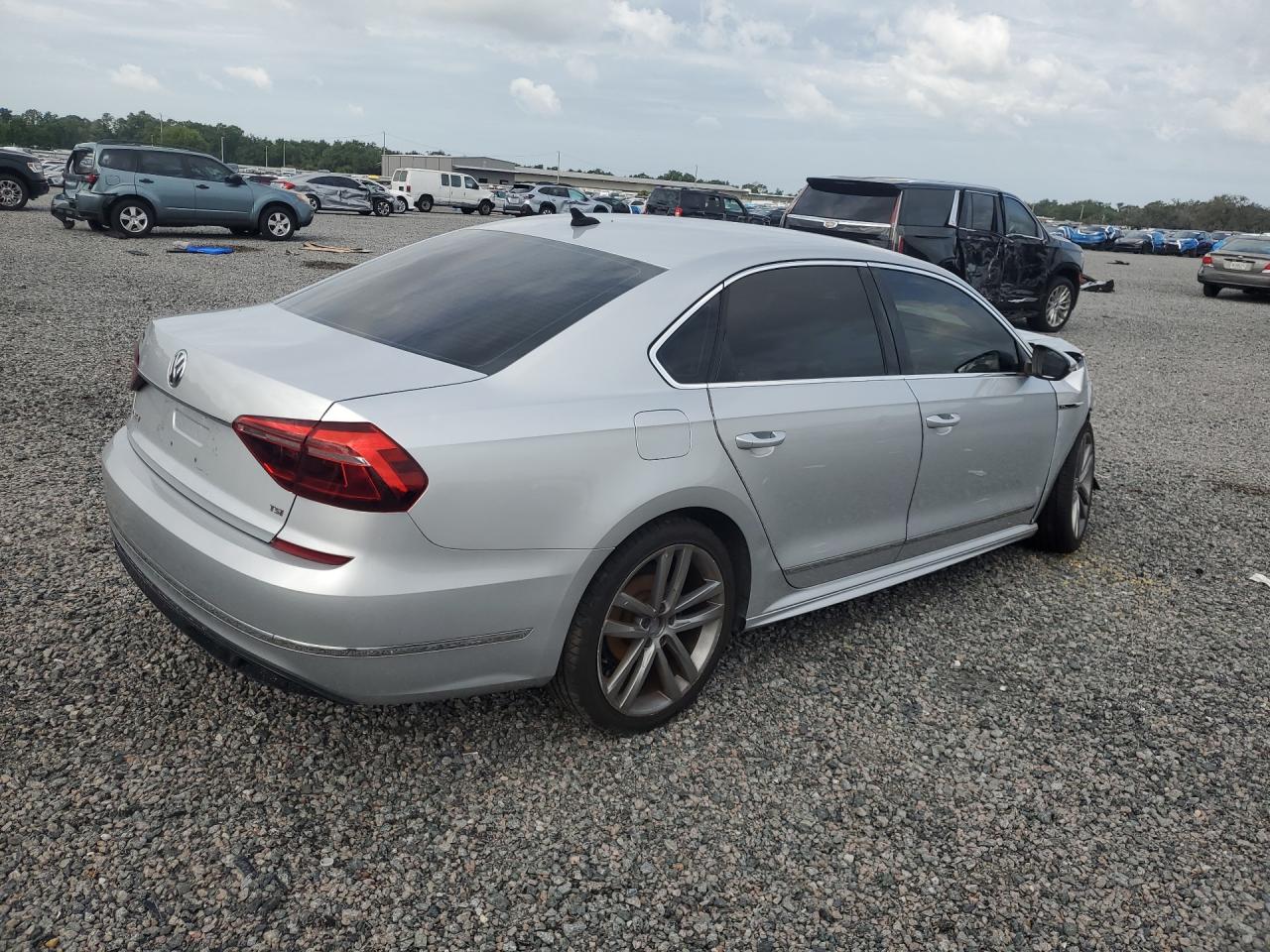 2017 Volkswagen Passat R-line Silver vin: 1VWDT7A31HC044185
