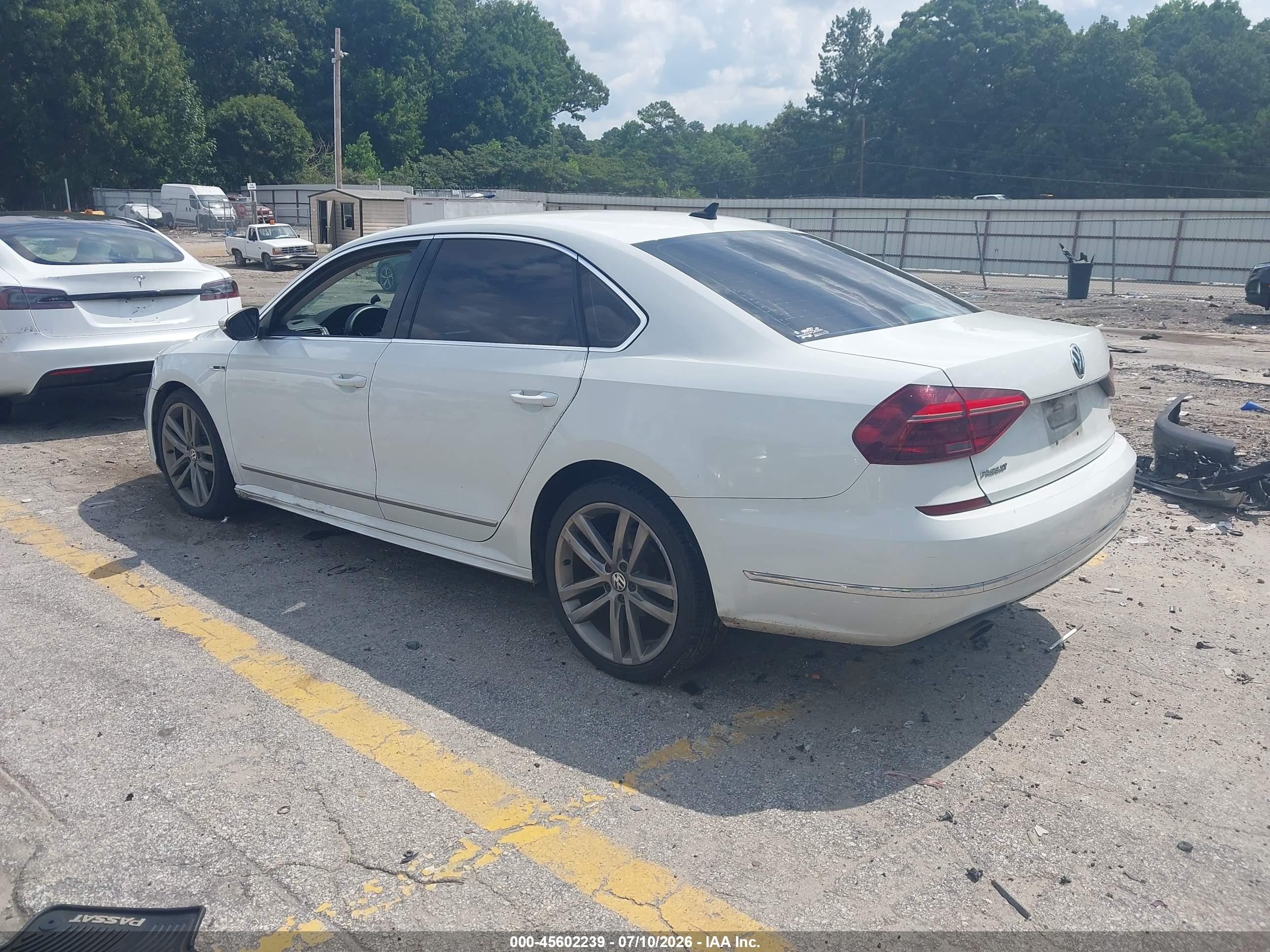 2017 Volkswagen Passat 1.8t R-line White vin: 1VWDT7A32HC053607