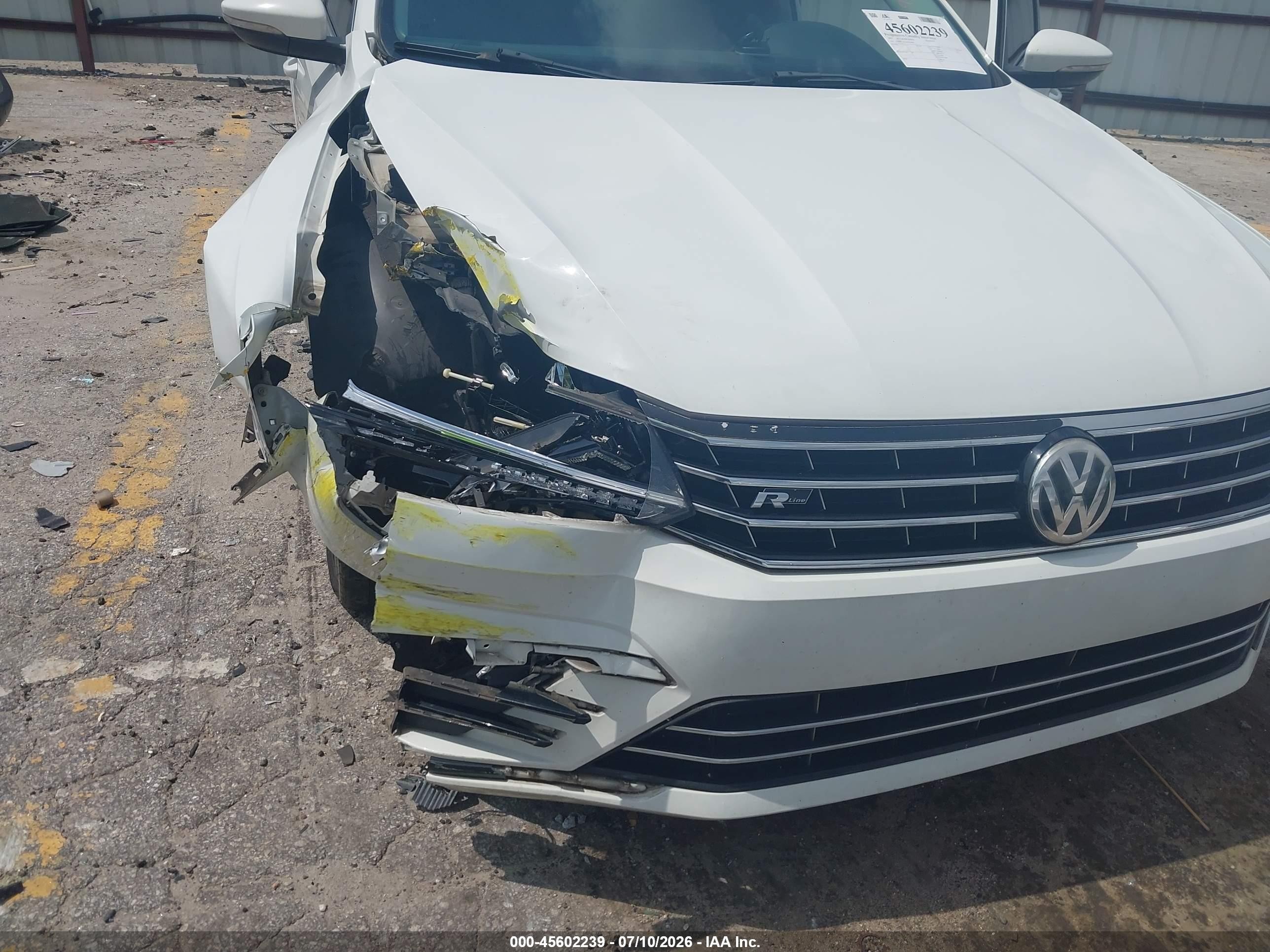 2017 Volkswagen Passat 1.8t R-line White vin: 1VWDT7A32HC053607