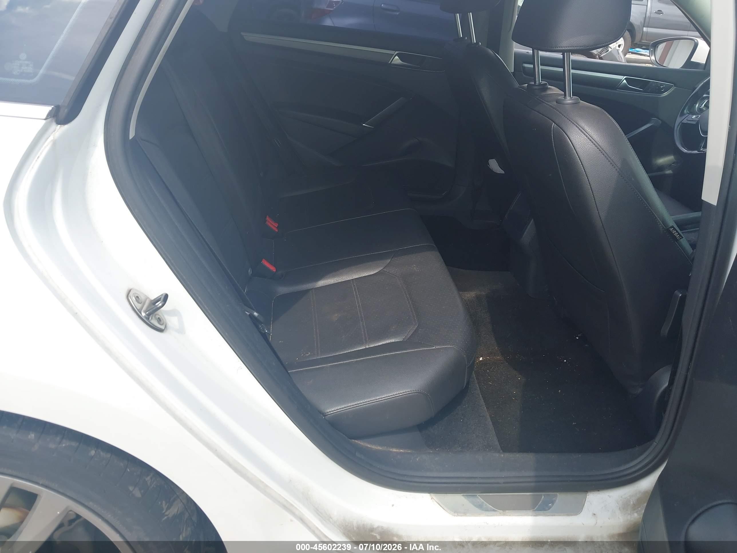 2017 Volkswagen Passat 1.8t R-line White vin: 1VWDT7A32HC053607