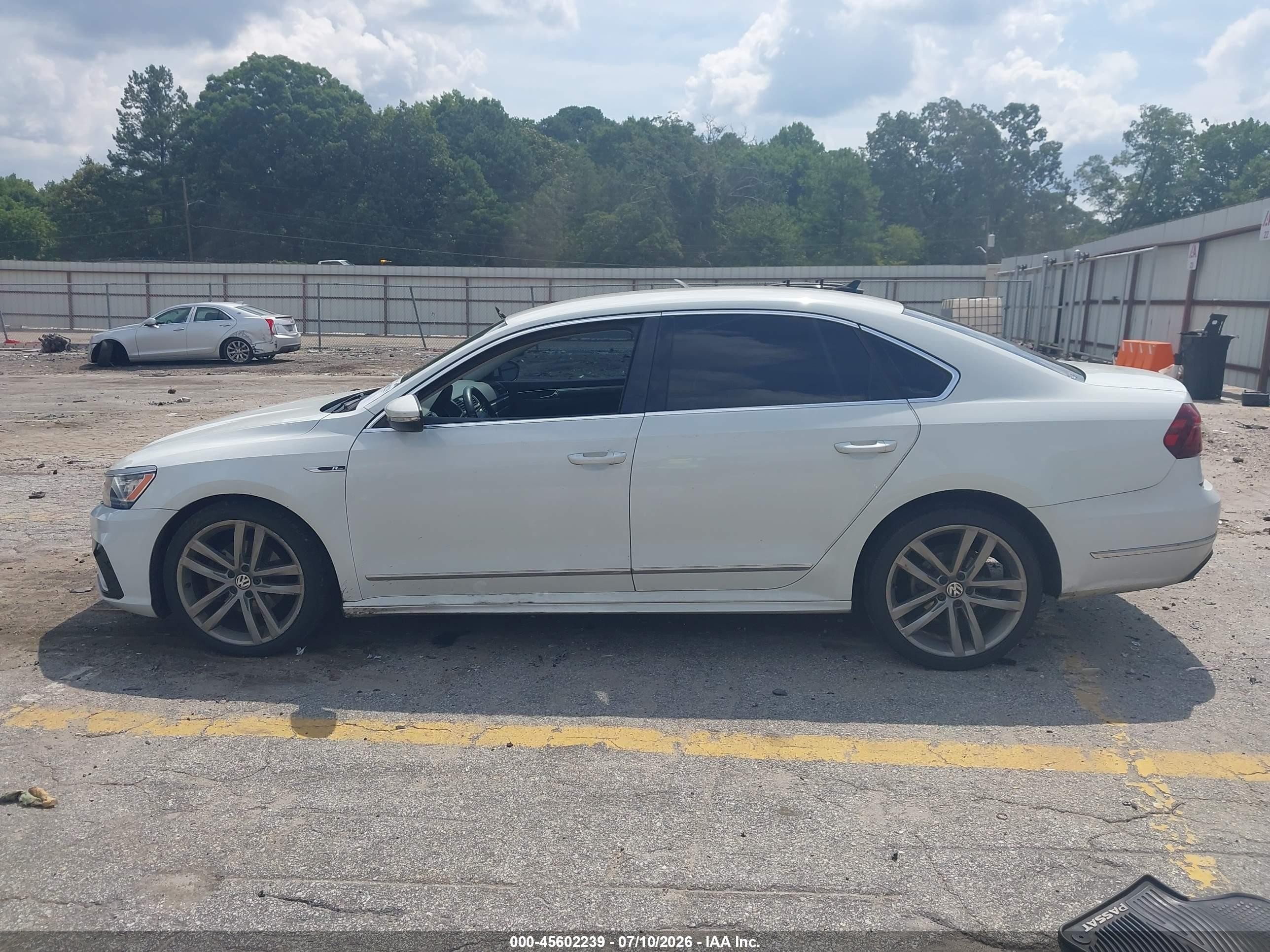2017 Volkswagen Passat 1.8t R-line White vin: 1VWDT7A32HC053607