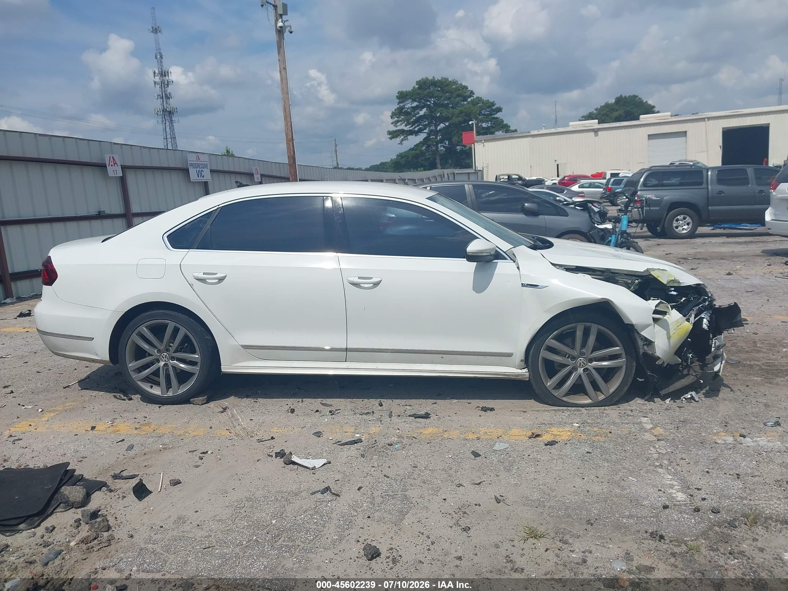 2017 Volkswagen Passat 1.8t R-line White vin: 1VWDT7A32HC053607