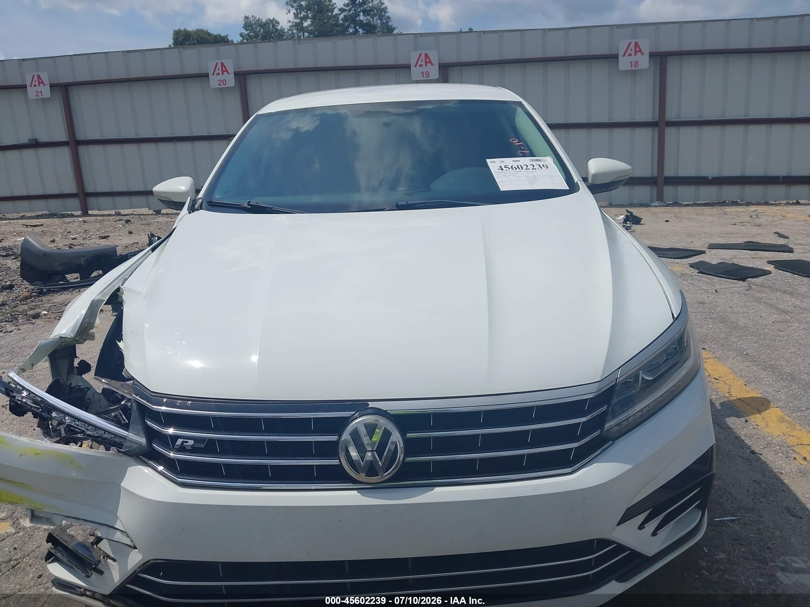 2017 Volkswagen Passat 1.8t R-line White vin: 1VWDT7A32HC053607