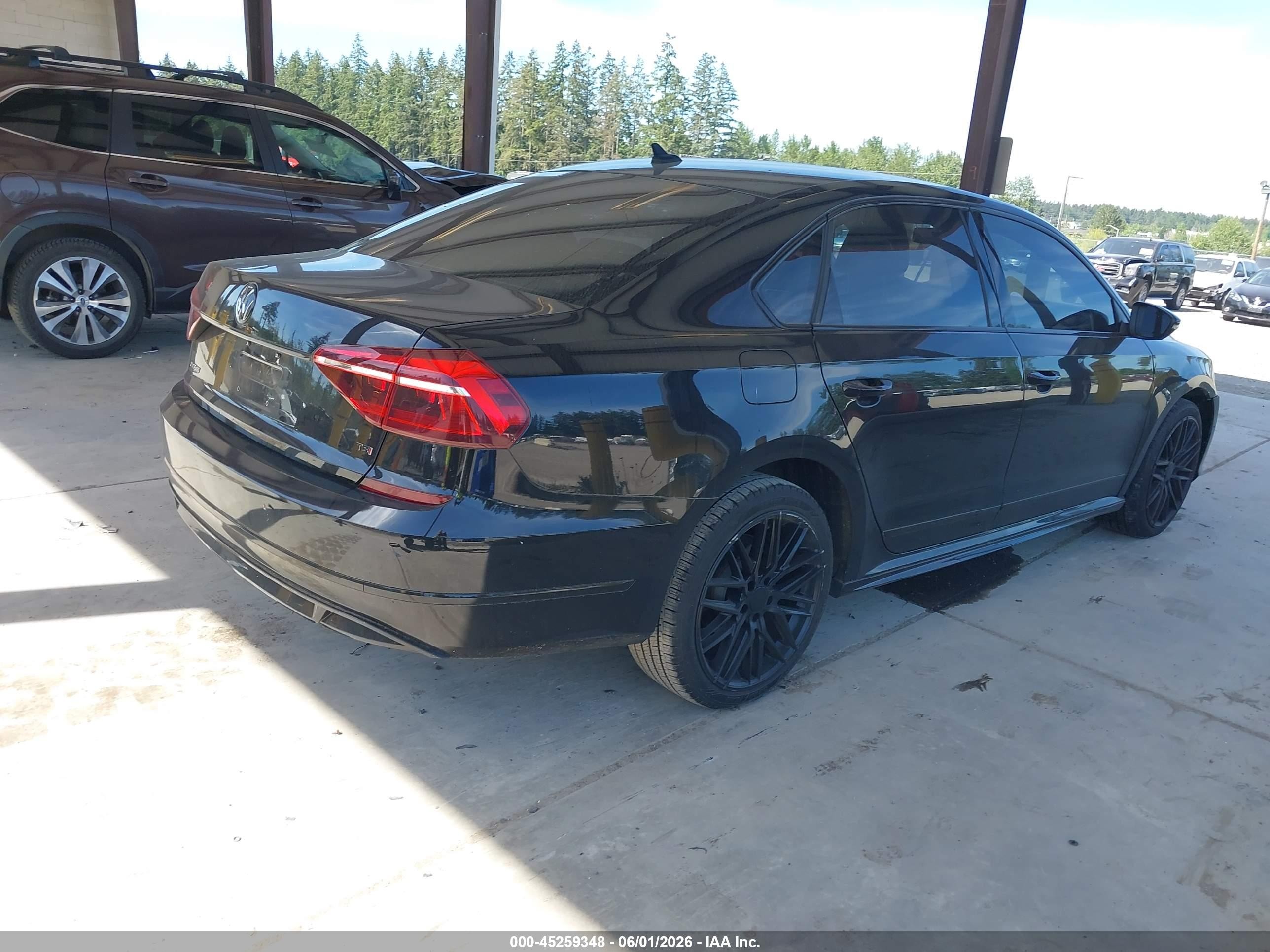 2017 Volkswagen Passat 1.8t R-line Черный vin: 1VWDT7A32HC068592