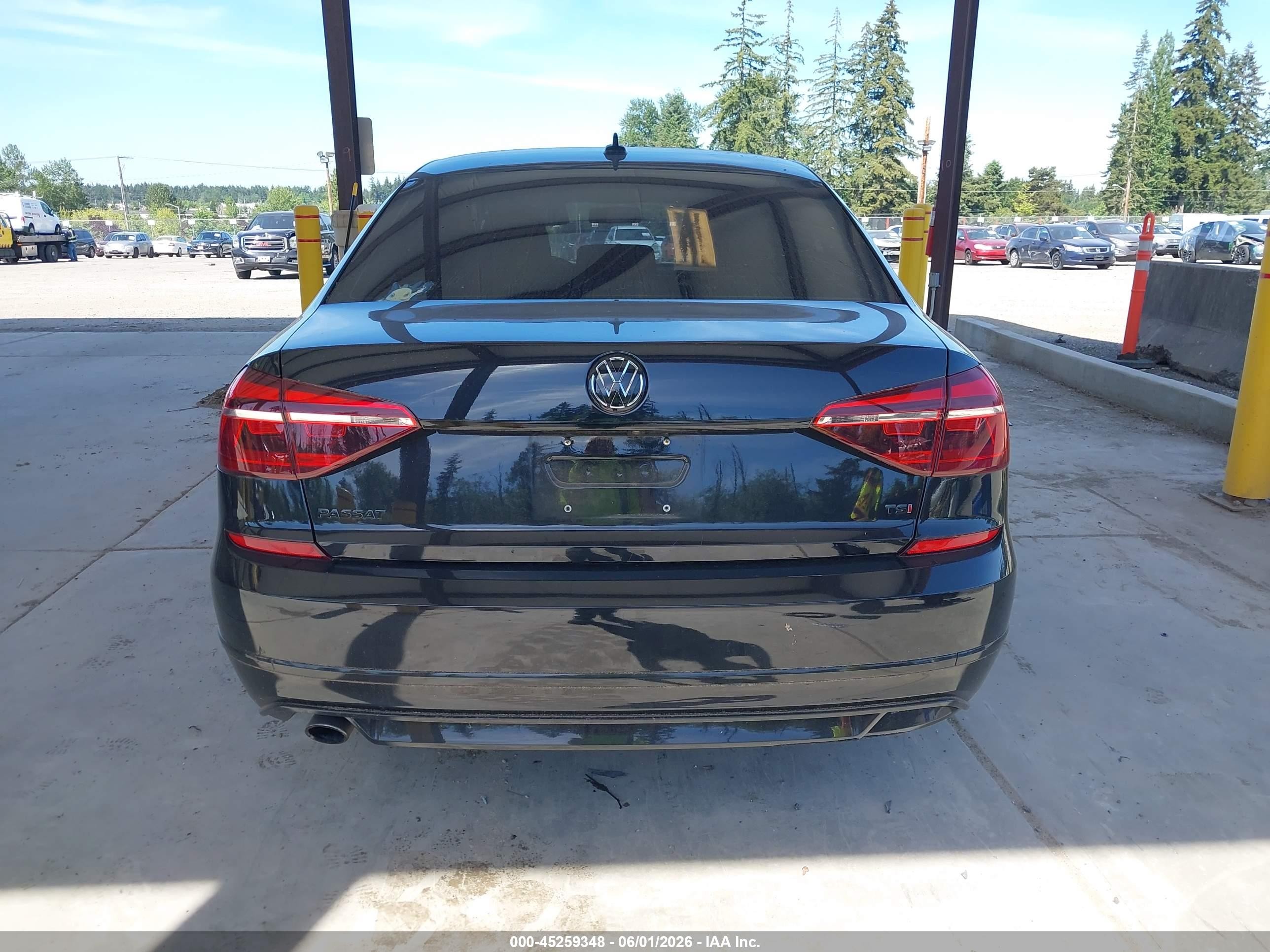2017 Volkswagen Passat 1.8t R-line Черный vin: 1VWDT7A32HC068592