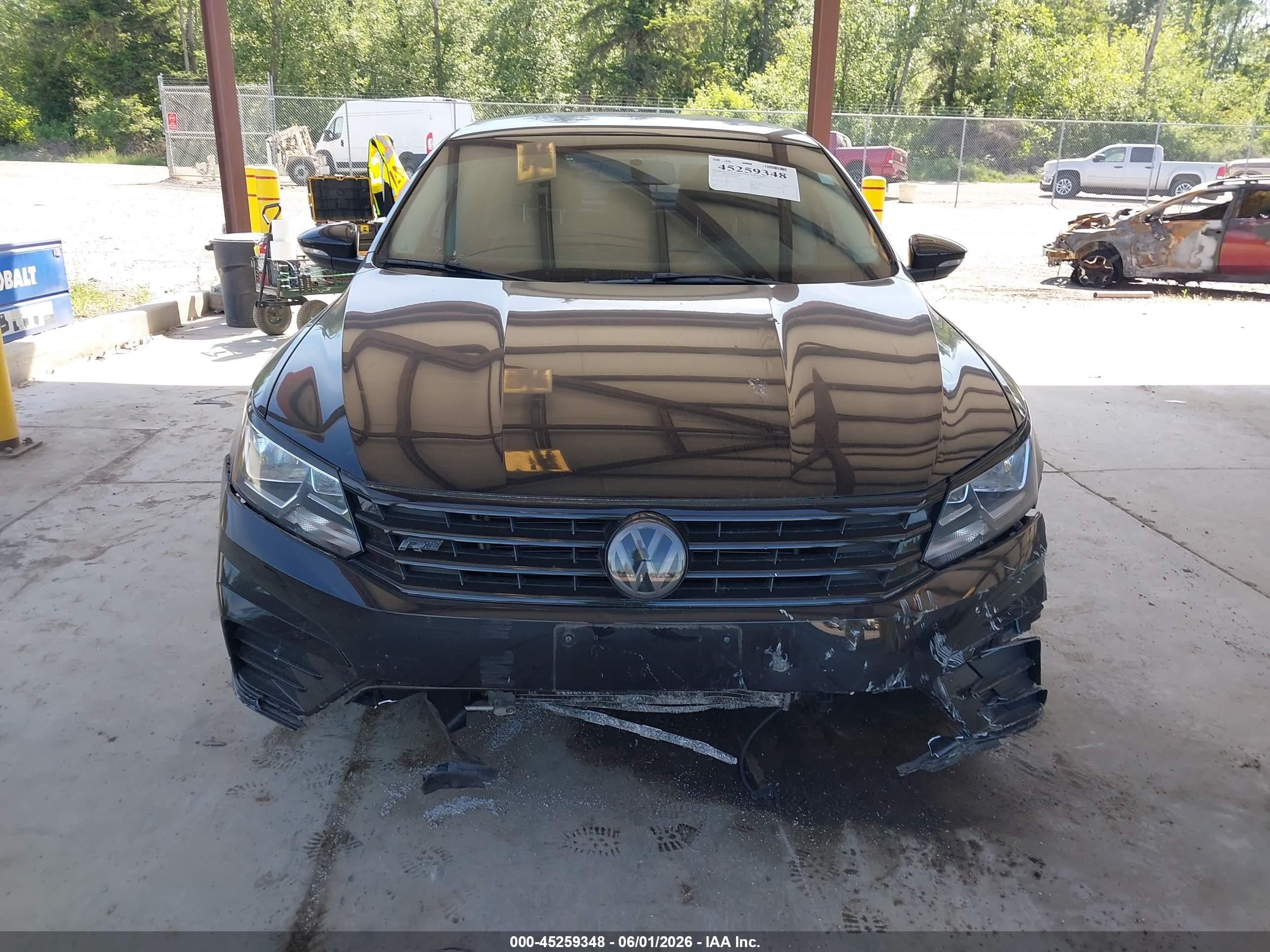 2017 Volkswagen Passat 1.8t R-line Черный vin: 1VWDT7A32HC068592