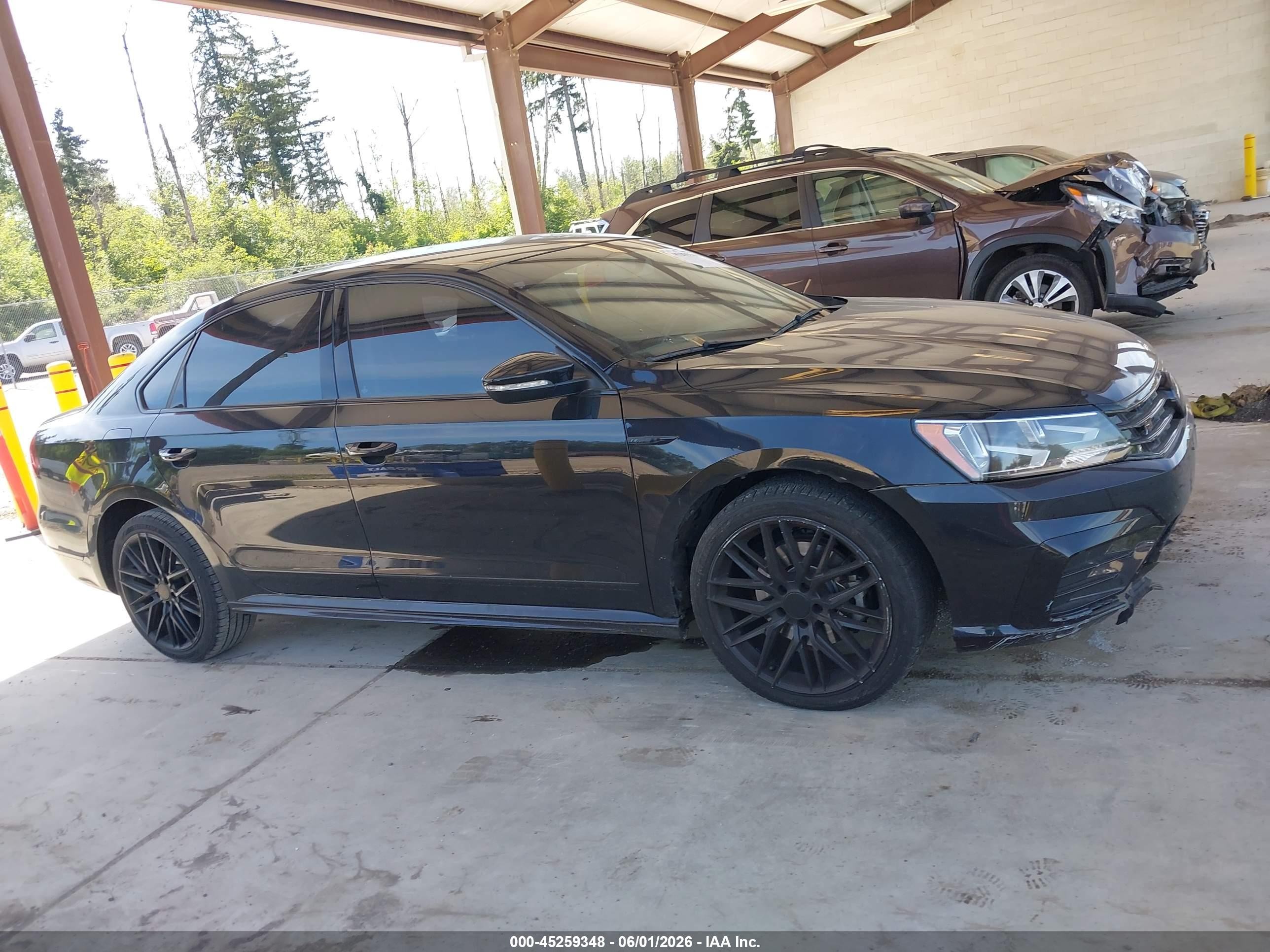 2017 Volkswagen Passat 1.8t R-line Черный vin: 1VWDT7A32HC068592