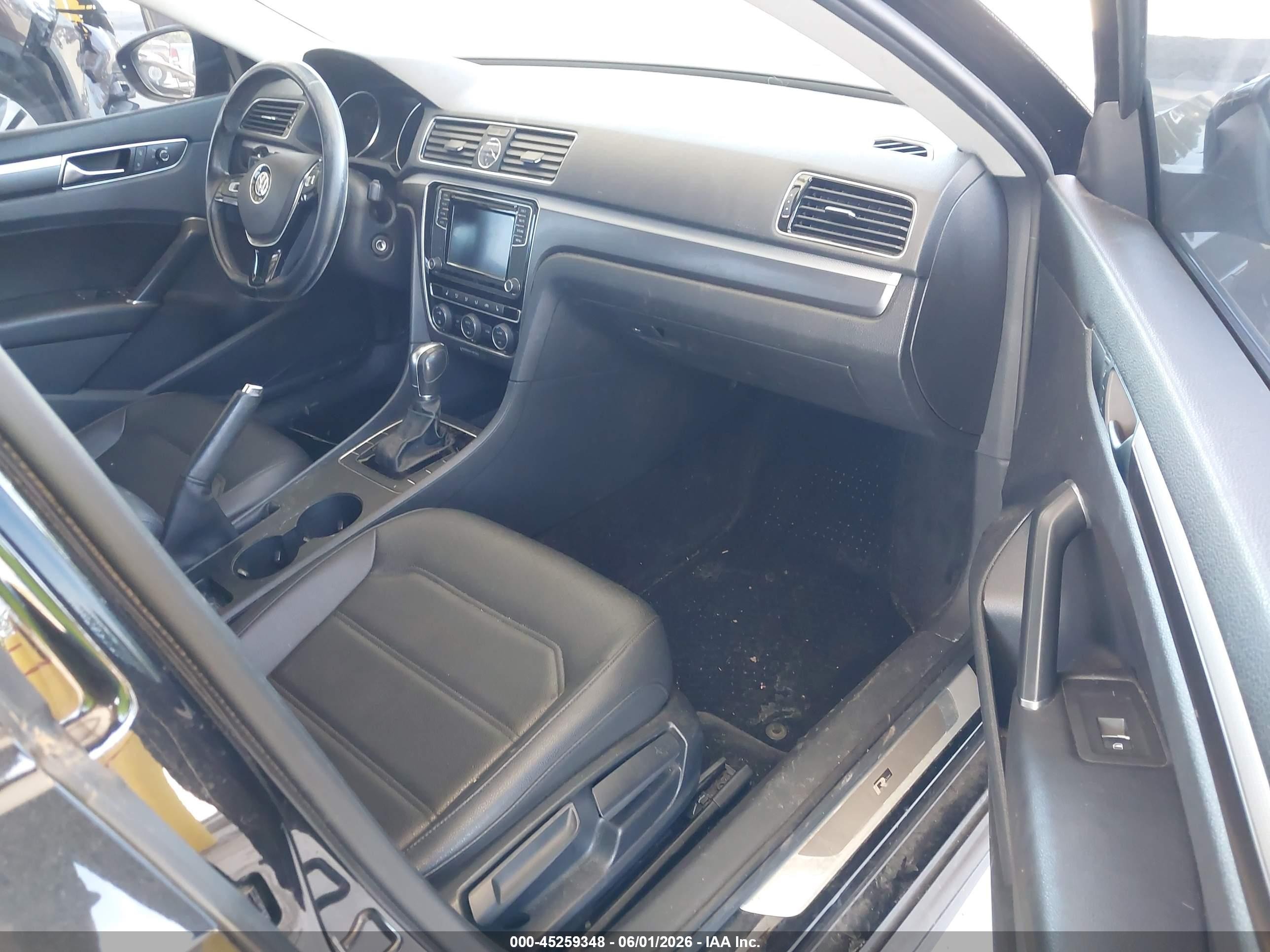 2017 Volkswagen Passat 1.8t R-line Черный vin: 1VWDT7A32HC068592
