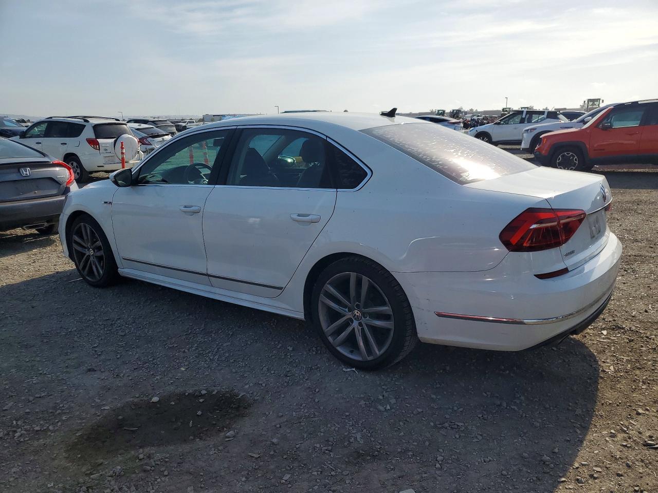 2017 Volkswagen Passat R-line White vin: 1VWDT7A33HC015934