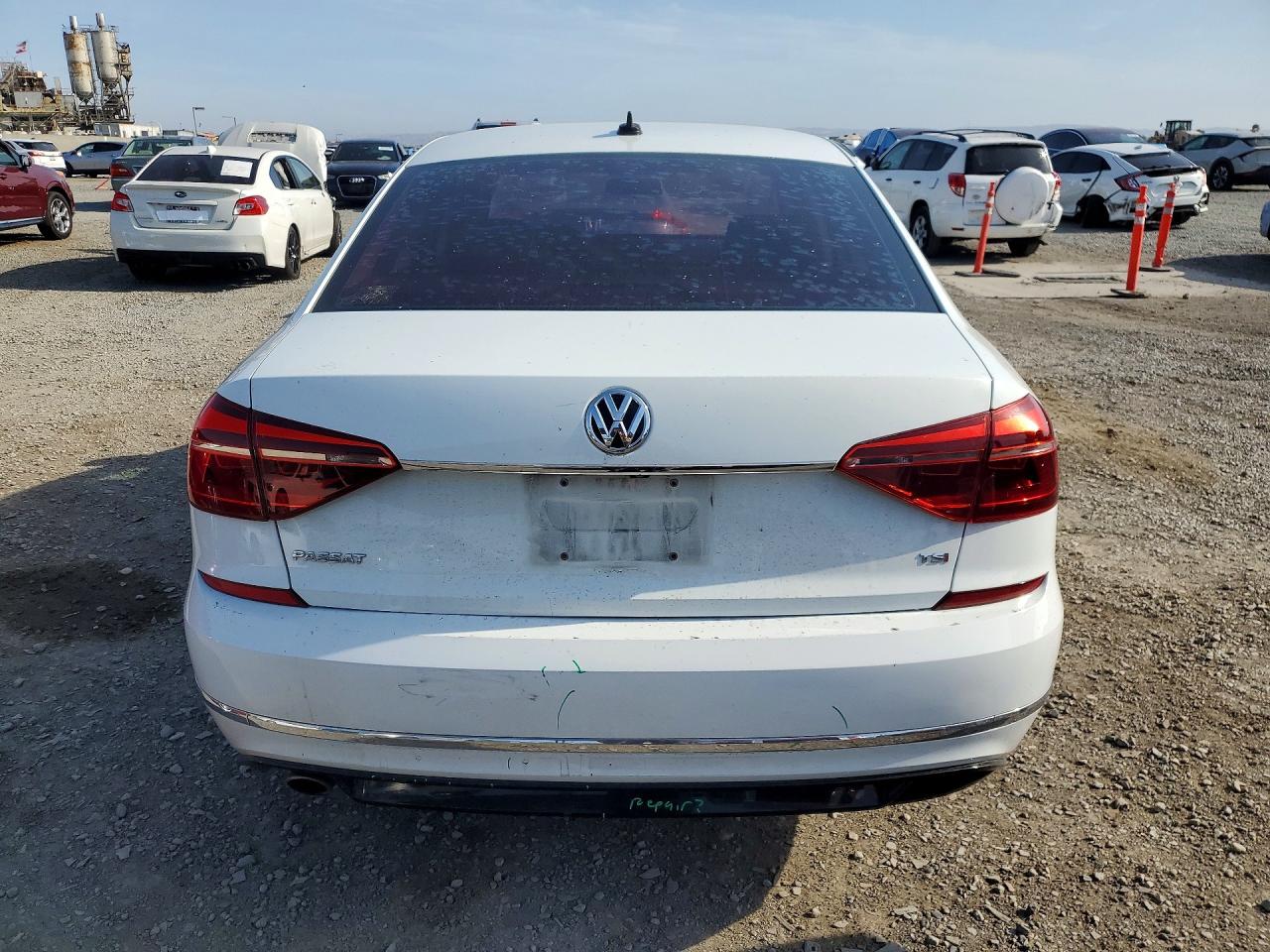 2017 Volkswagen Passat R-line White vin: 1VWDT7A33HC015934