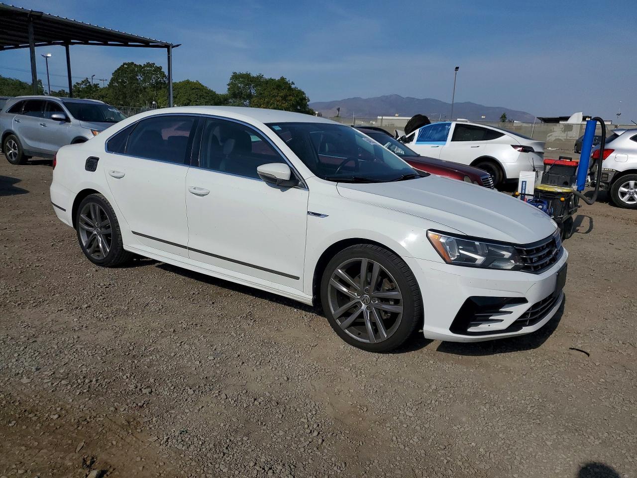 2017 Volkswagen Passat R-line White vin: 1VWDT7A33HC015934