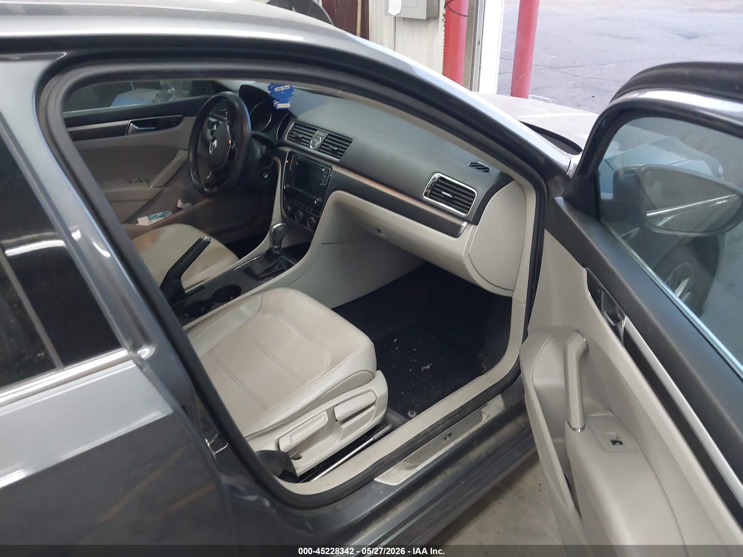 2017 Volkswagen Passat 1.8t R-line Gray vin: 1VWDT7A33HC042390