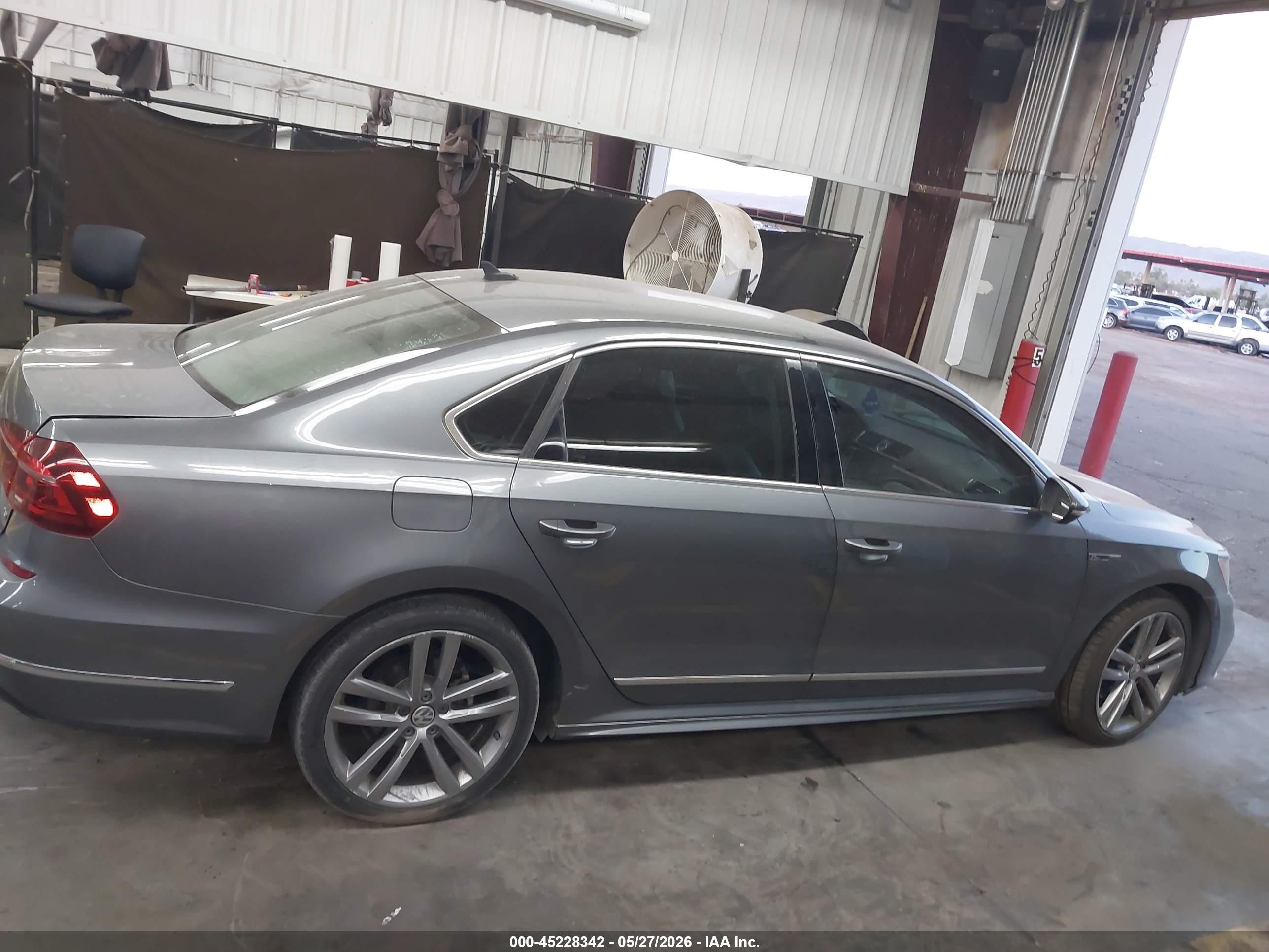 2017 Volkswagen Passat 1.8t R-line Gray vin: 1VWDT7A33HC042390