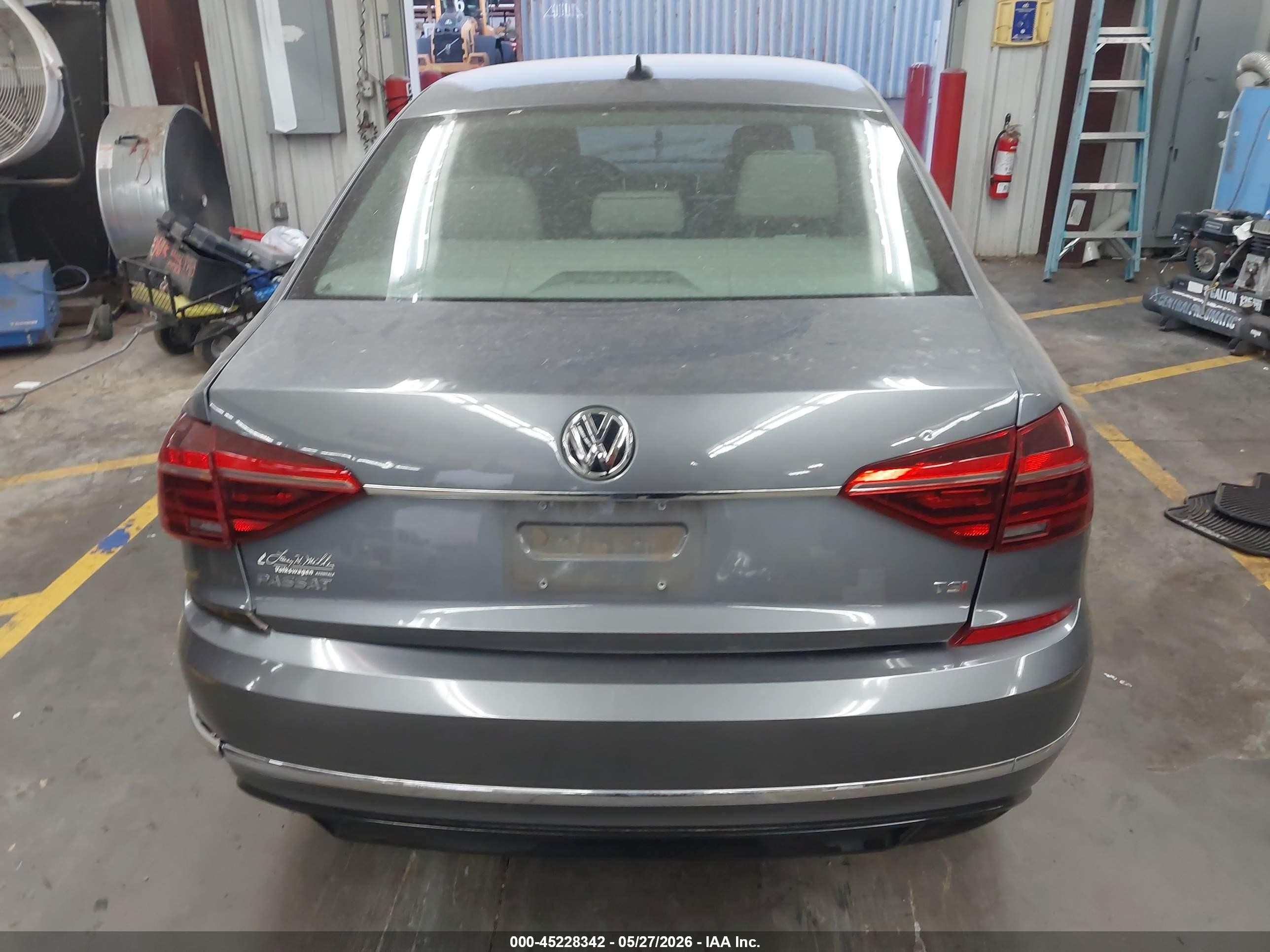 2017 Volkswagen Passat 1.8t R-line Gray vin: 1VWDT7A33HC042390