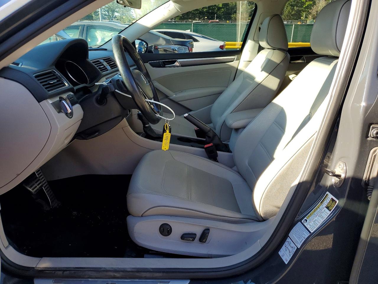 2017 Volkswagen Passat S Automatic Серый vin: 1VWDT7A33HC082484