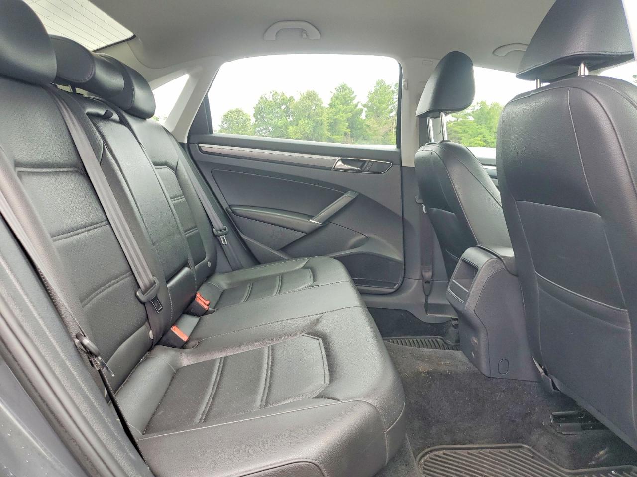 2017 Volkswagen Passat R-line Gray vin: 1VWDT7A36HC046269