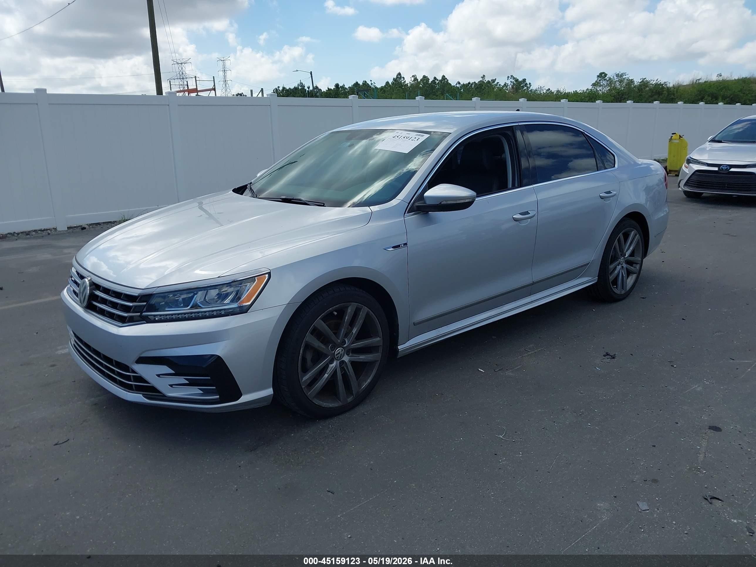 2017 Volkswagen Passat 1.8t R-line Silver vin: 1VWDT7A36HC068403