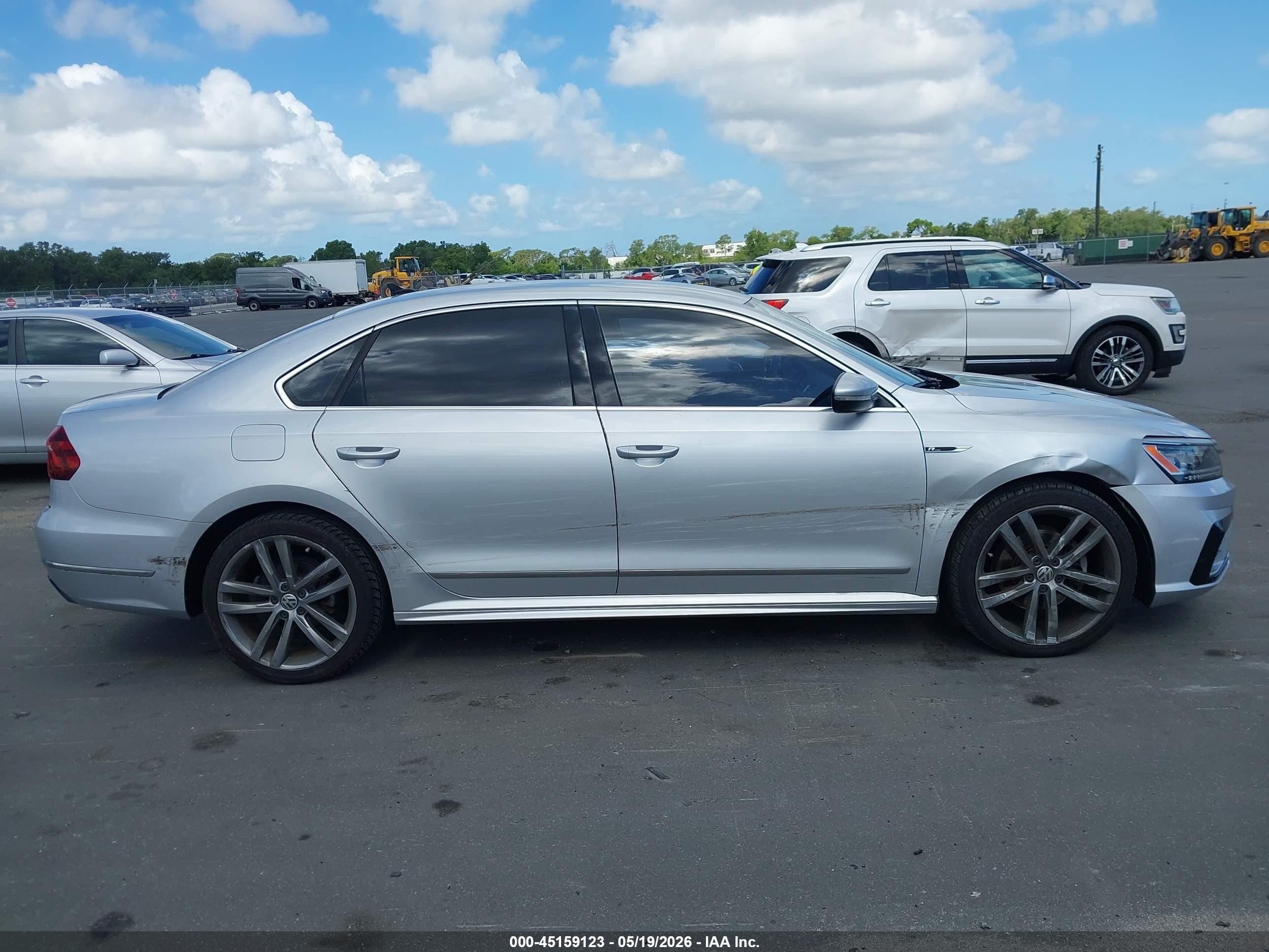 2017 Volkswagen Passat 1.8t R-line Silver vin: 1VWDT7A36HC068403