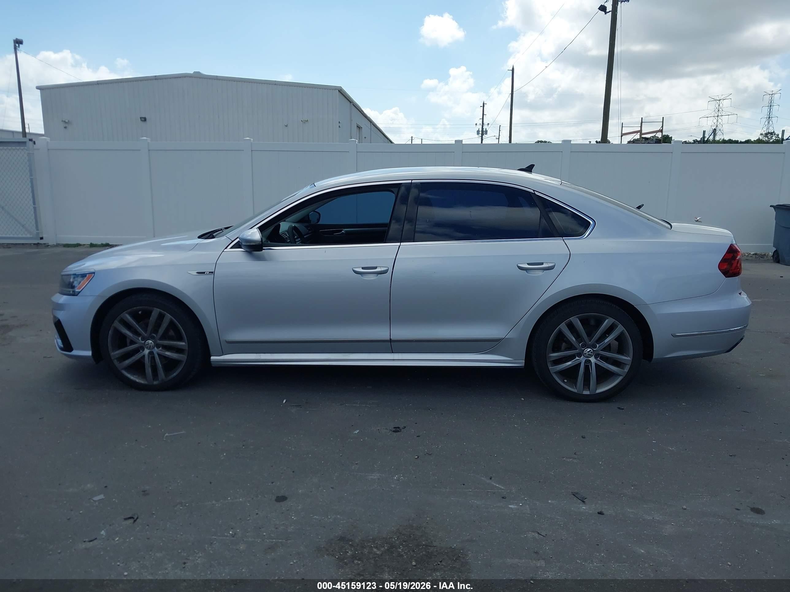 2017 Volkswagen Passat 1.8t R-line Silver vin: 1VWDT7A36HC068403