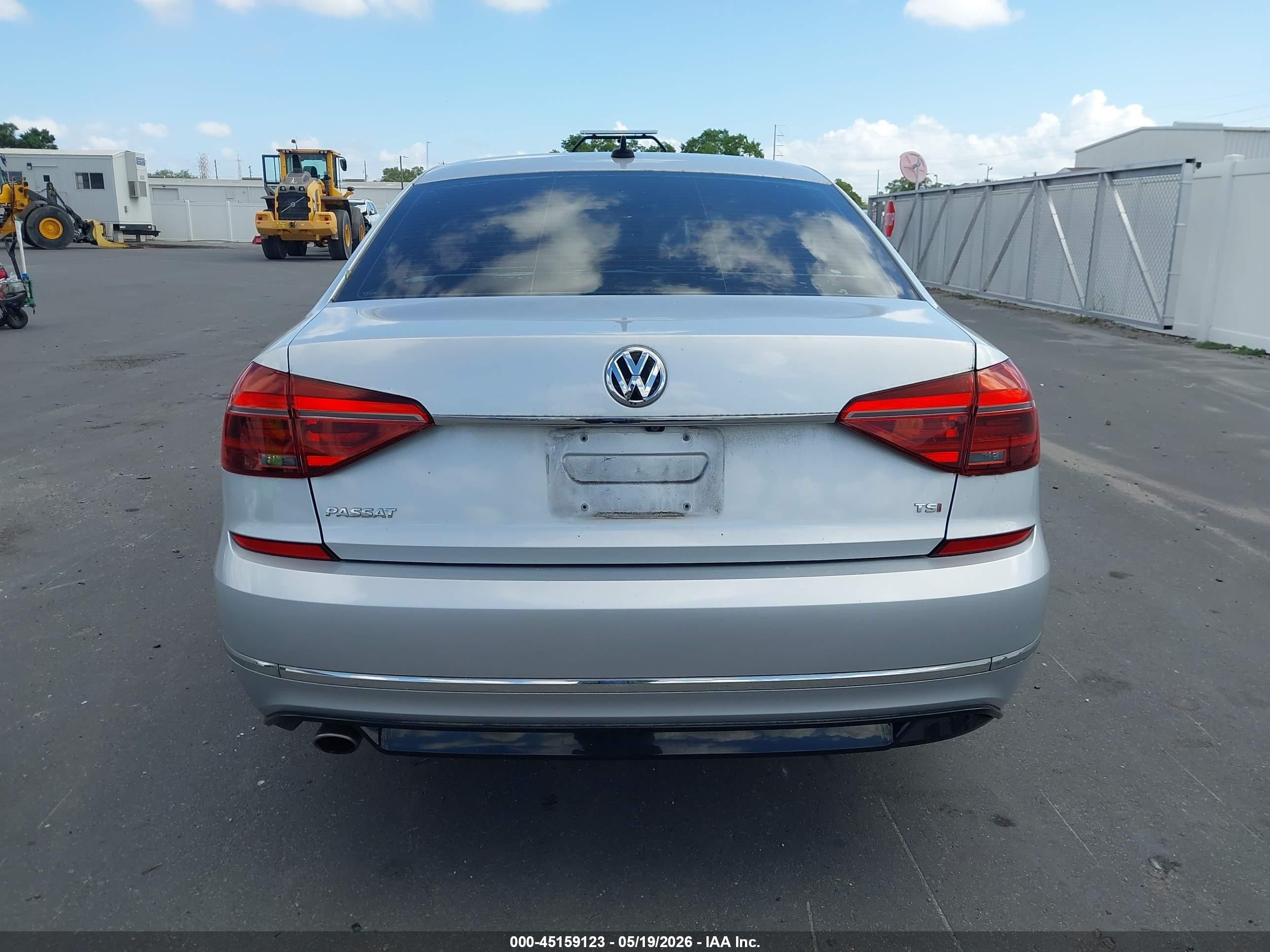 2017 Volkswagen Passat 1.8t R-line Silver vin: 1VWDT7A36HC068403