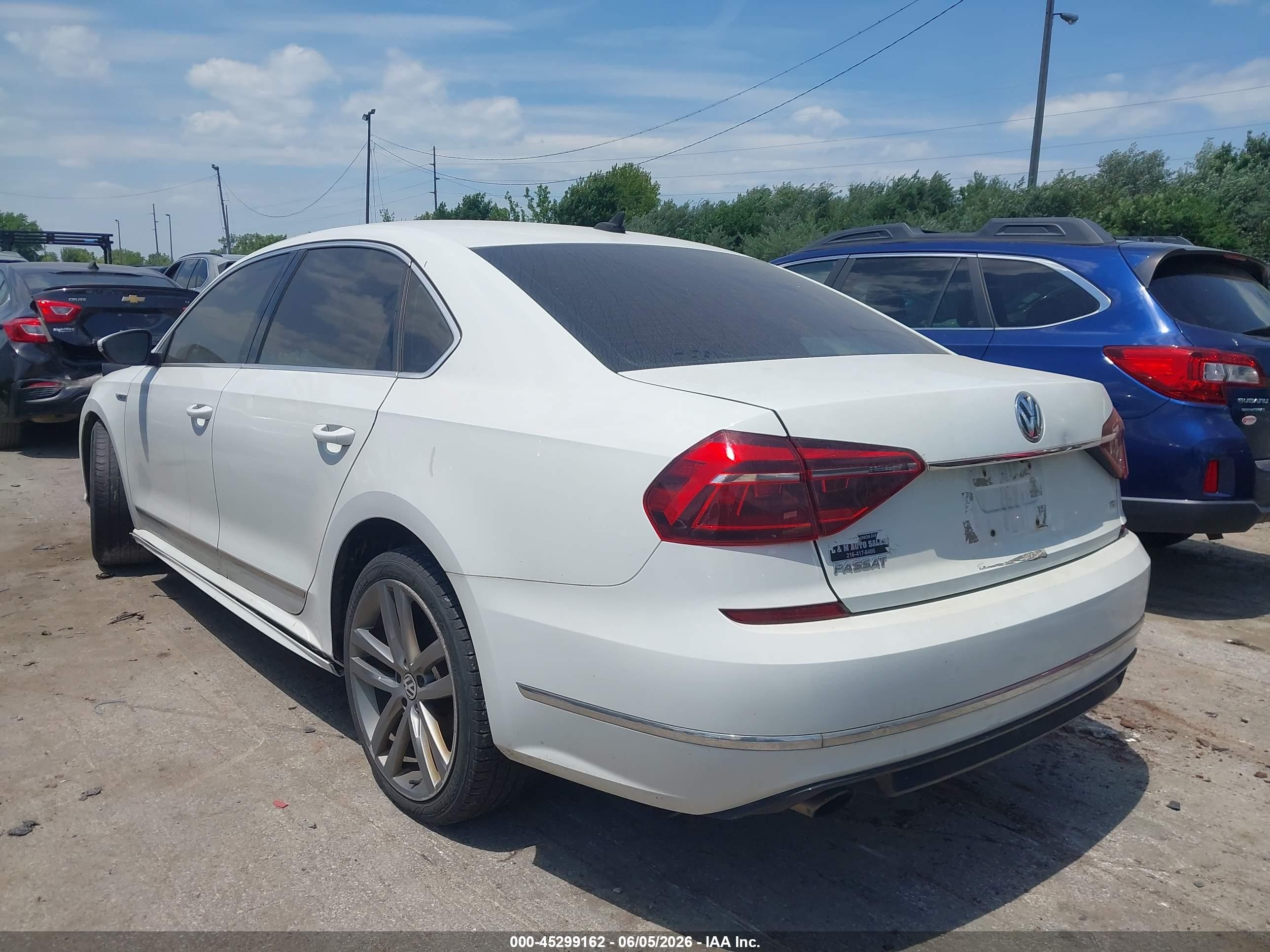 2017 Volkswagen Passat 1.8t R-line White vin: 1VWDT7A37HC009523