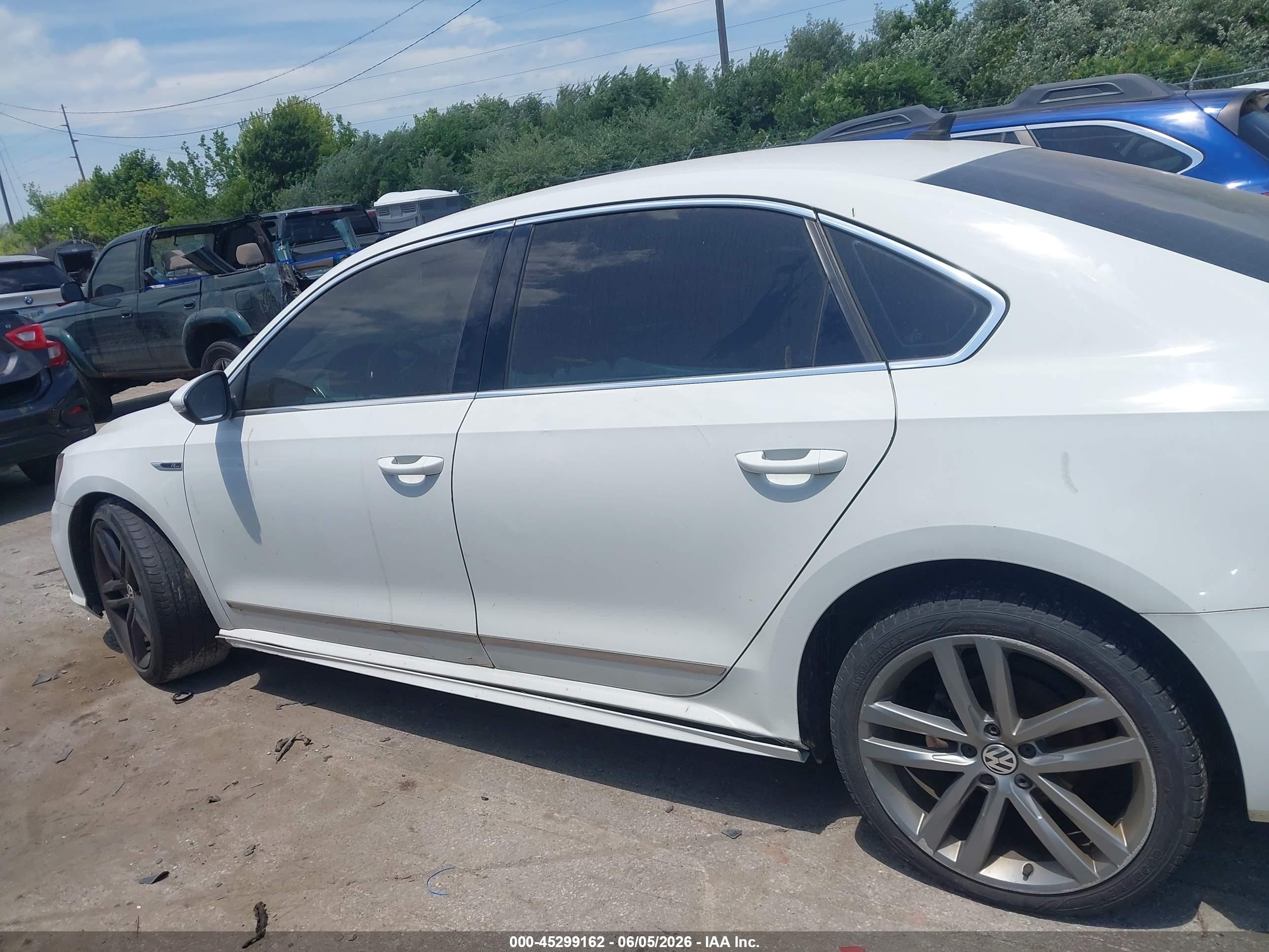 2017 Volkswagen Passat 1.8t R-line White vin: 1VWDT7A37HC009523