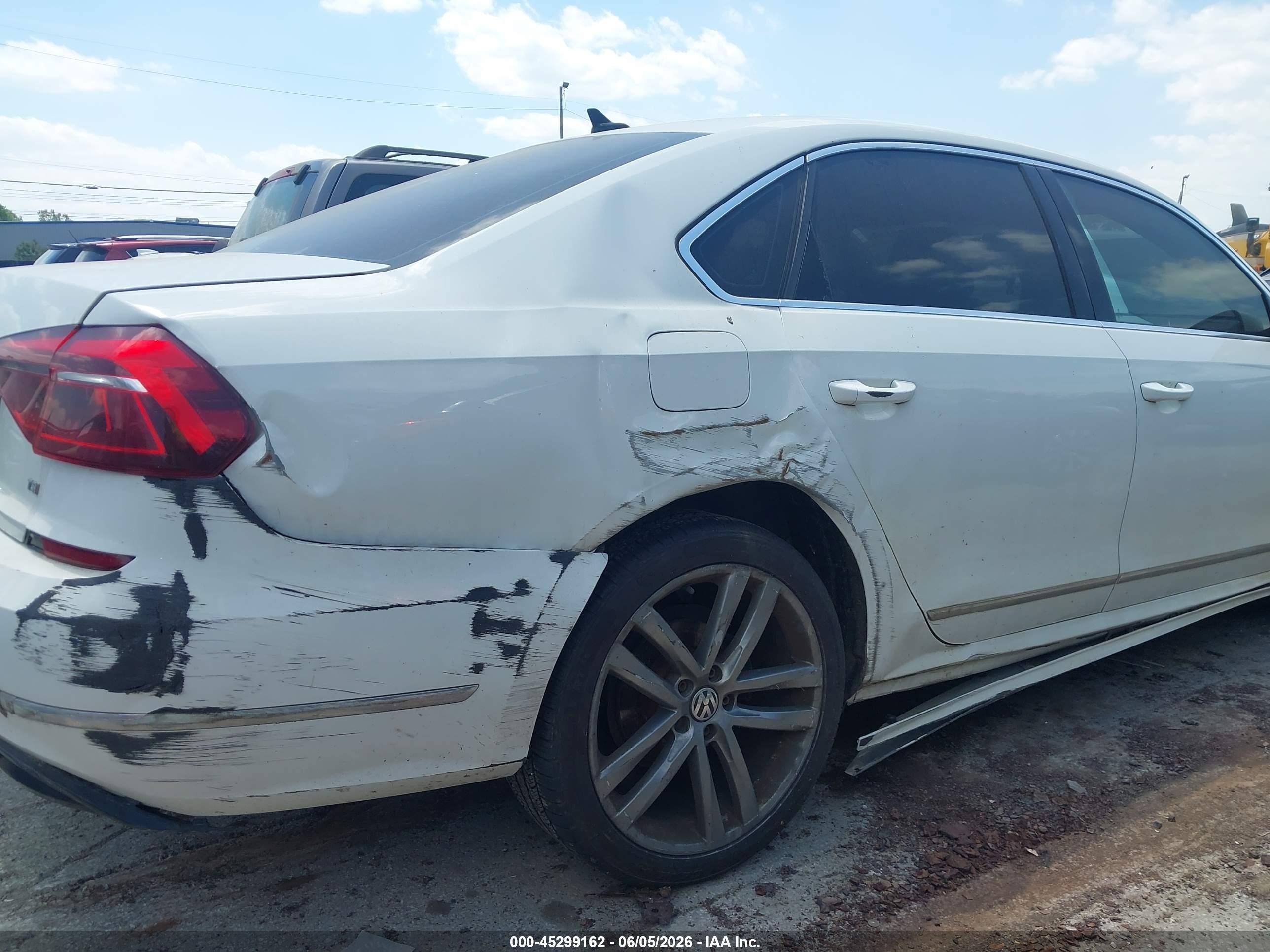 2017 Volkswagen Passat 1.8t R-line White vin: 1VWDT7A37HC009523