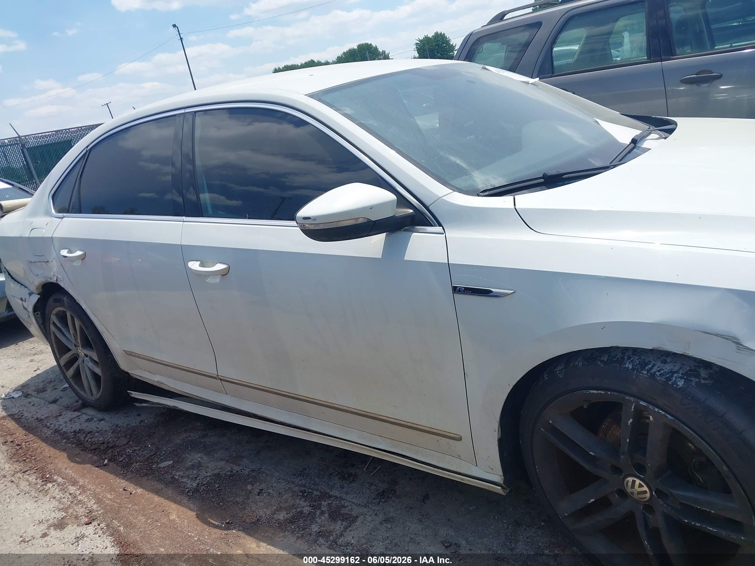 2017 Volkswagen Passat 1.8t R-line White vin: 1VWDT7A37HC009523