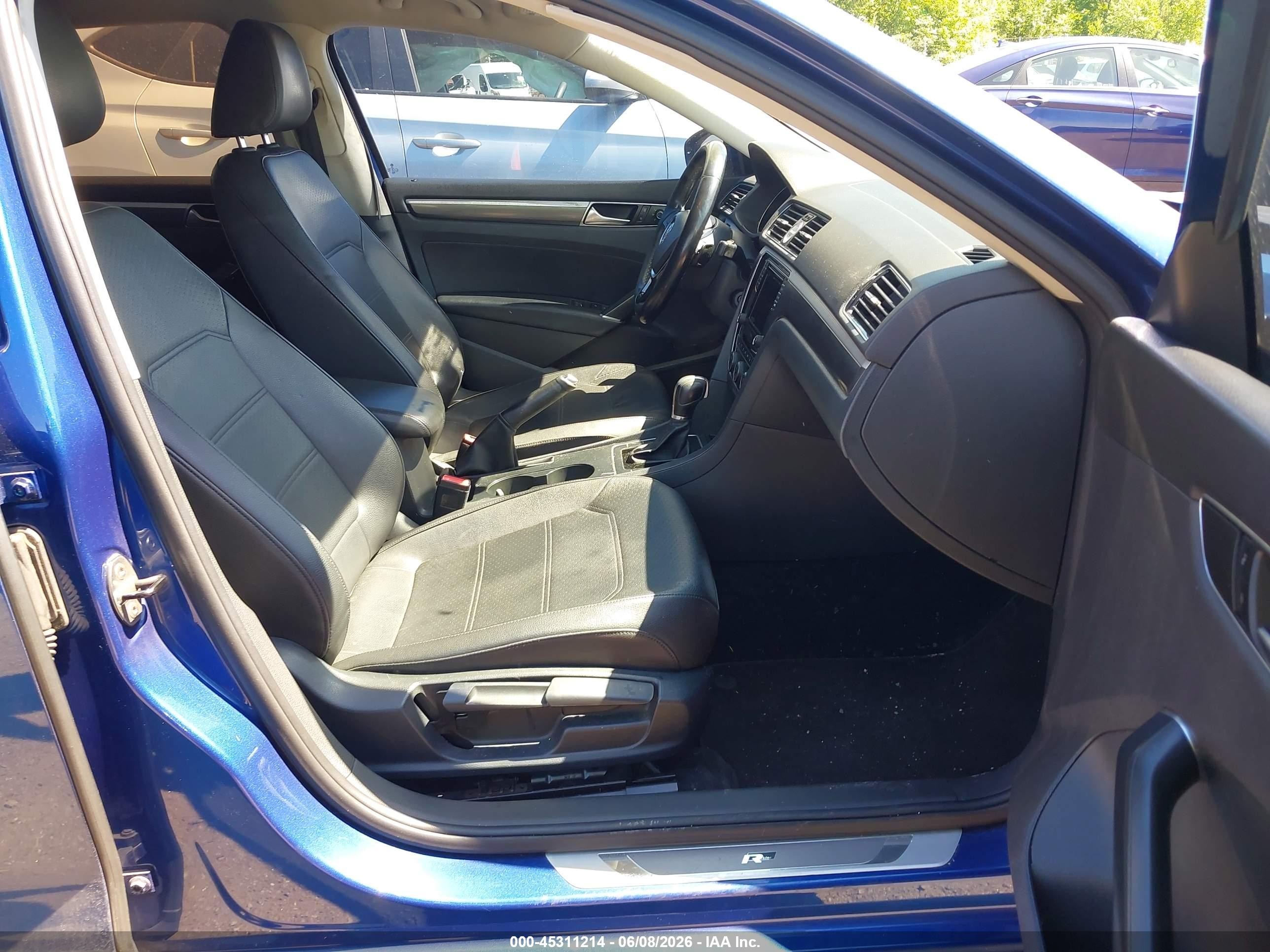 2017 Volkswagen Passat 1.8t R-line Blue vin: 1VWDT7A37HC063520