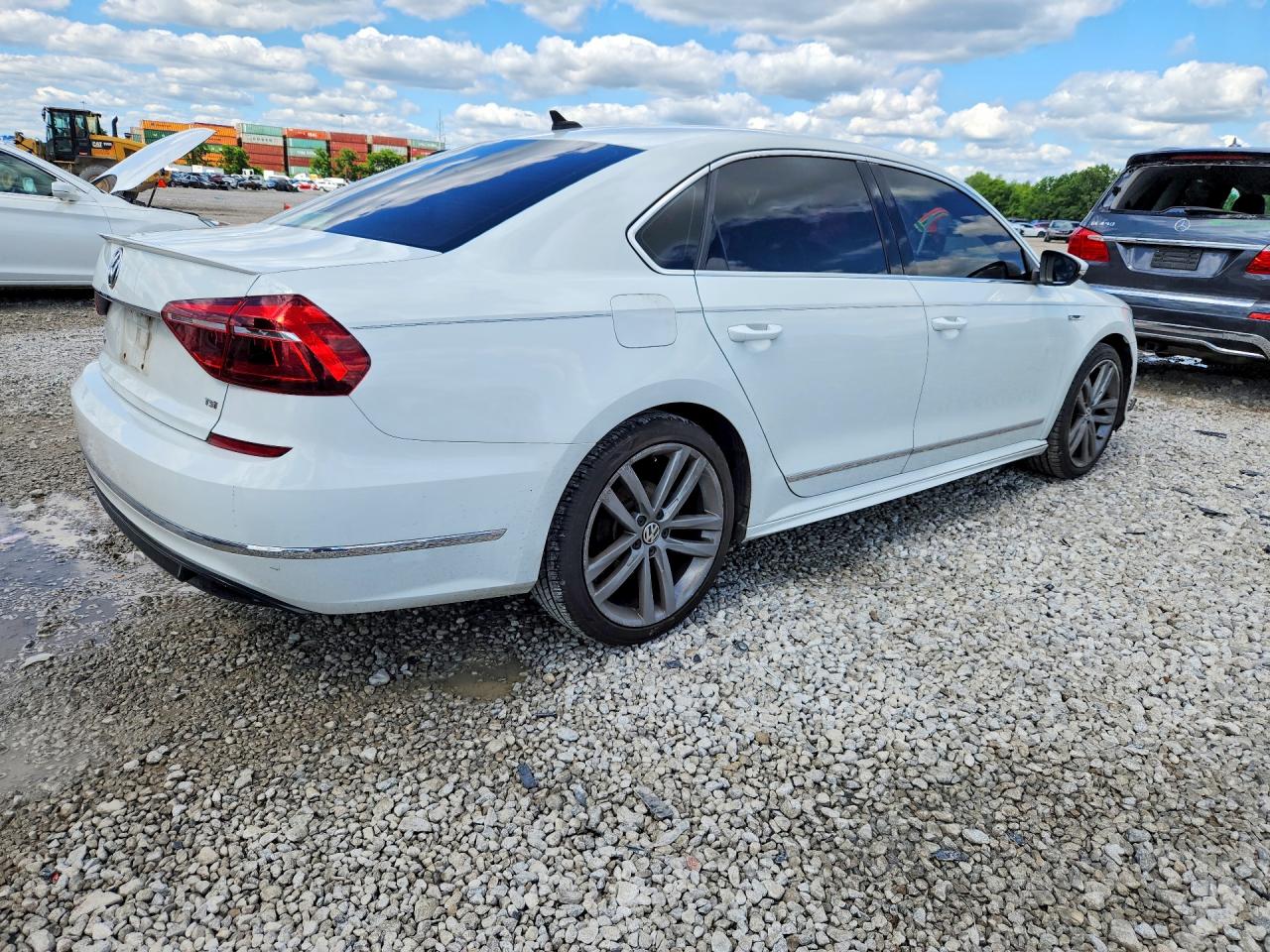 2017 Volkswagen Passat R-line White vin: 1VWDT7A38HC021728