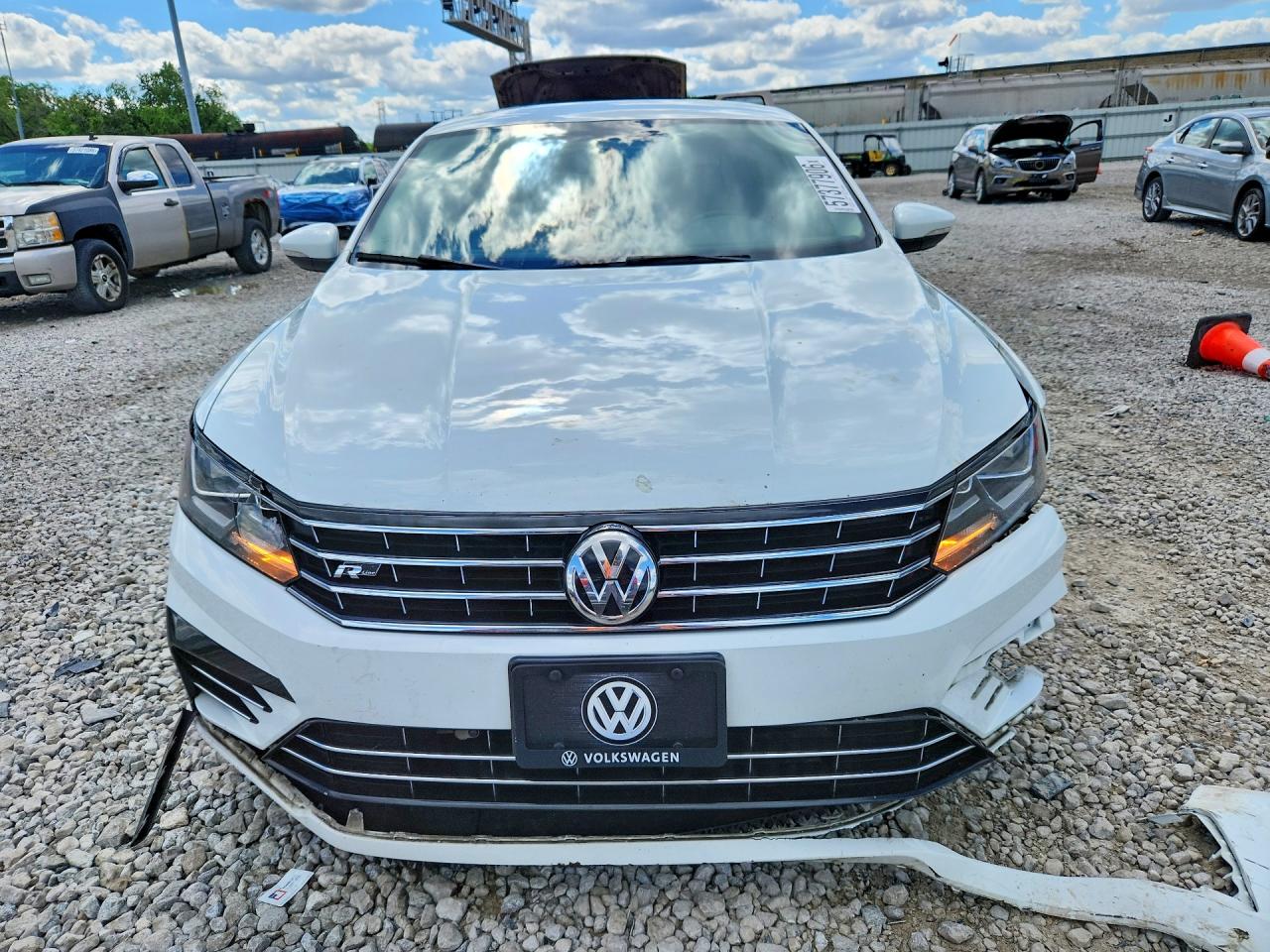 2017 Volkswagen Passat R-line White vin: 1VWDT7A38HC021728