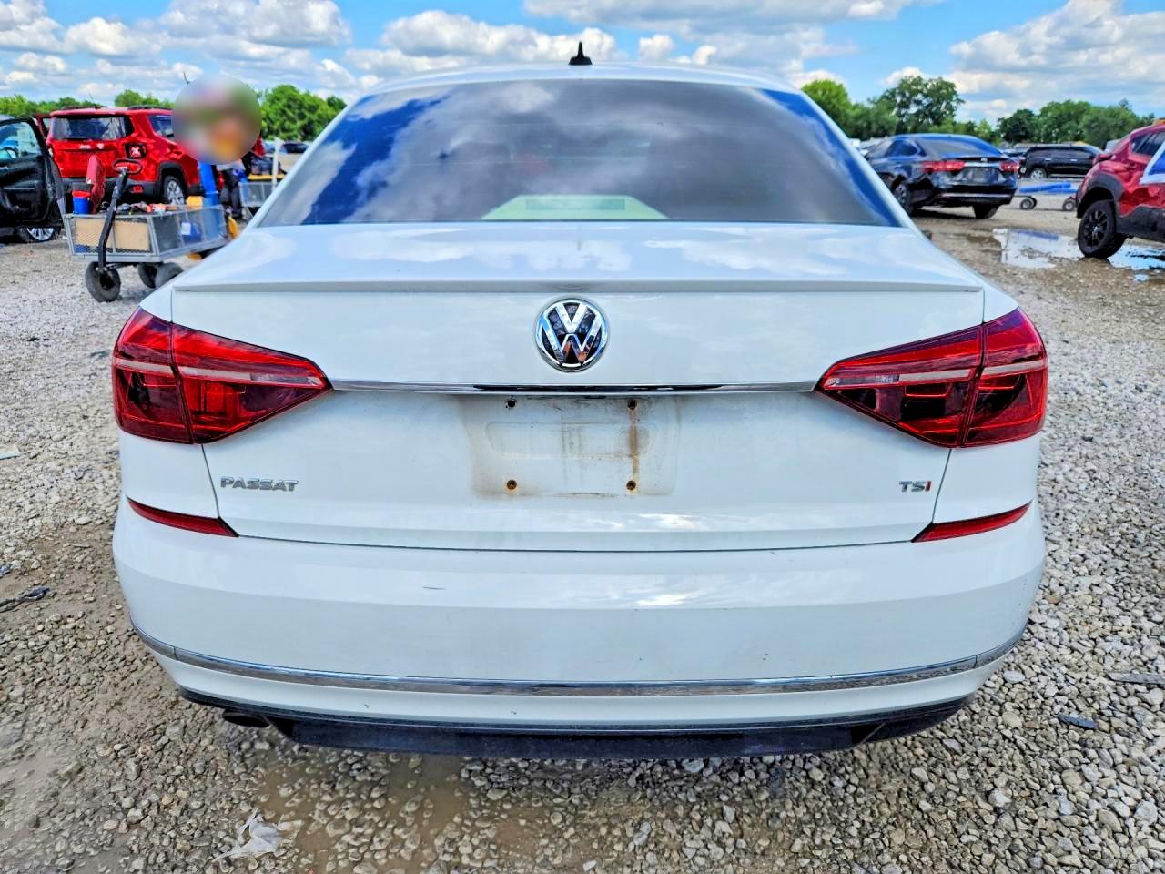 2017 Volkswagen Passat R-line White vin: 1VWDT7A38HC021728
