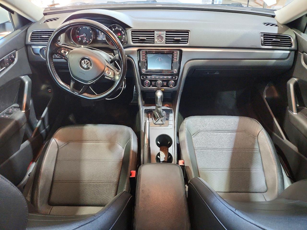 2017 Volkswagen Passat R-line Белый vin: 1VWDT7A39HC024735