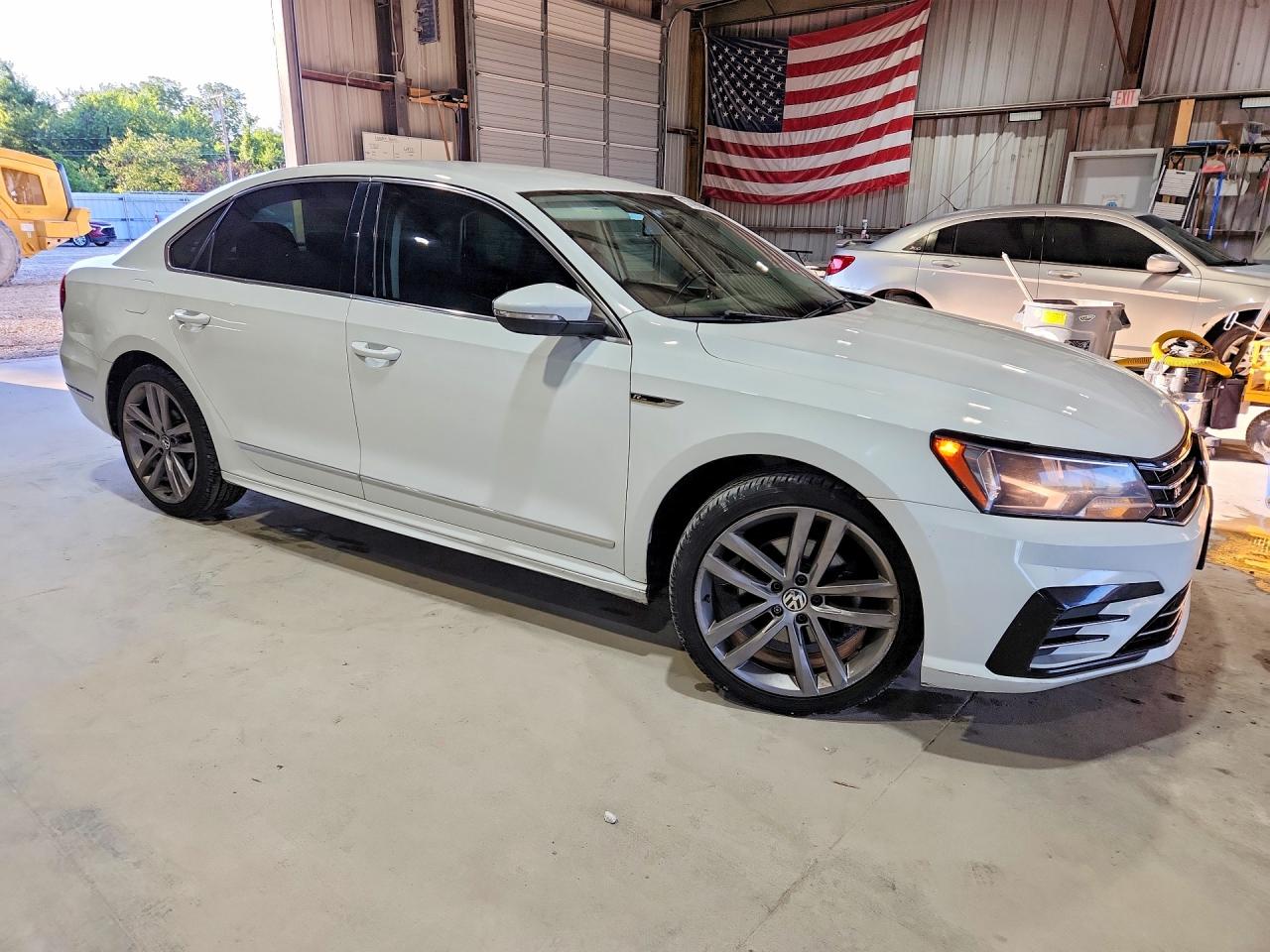 2017 Volkswagen Passat R-line Белый vin: 1VWDT7A39HC024735