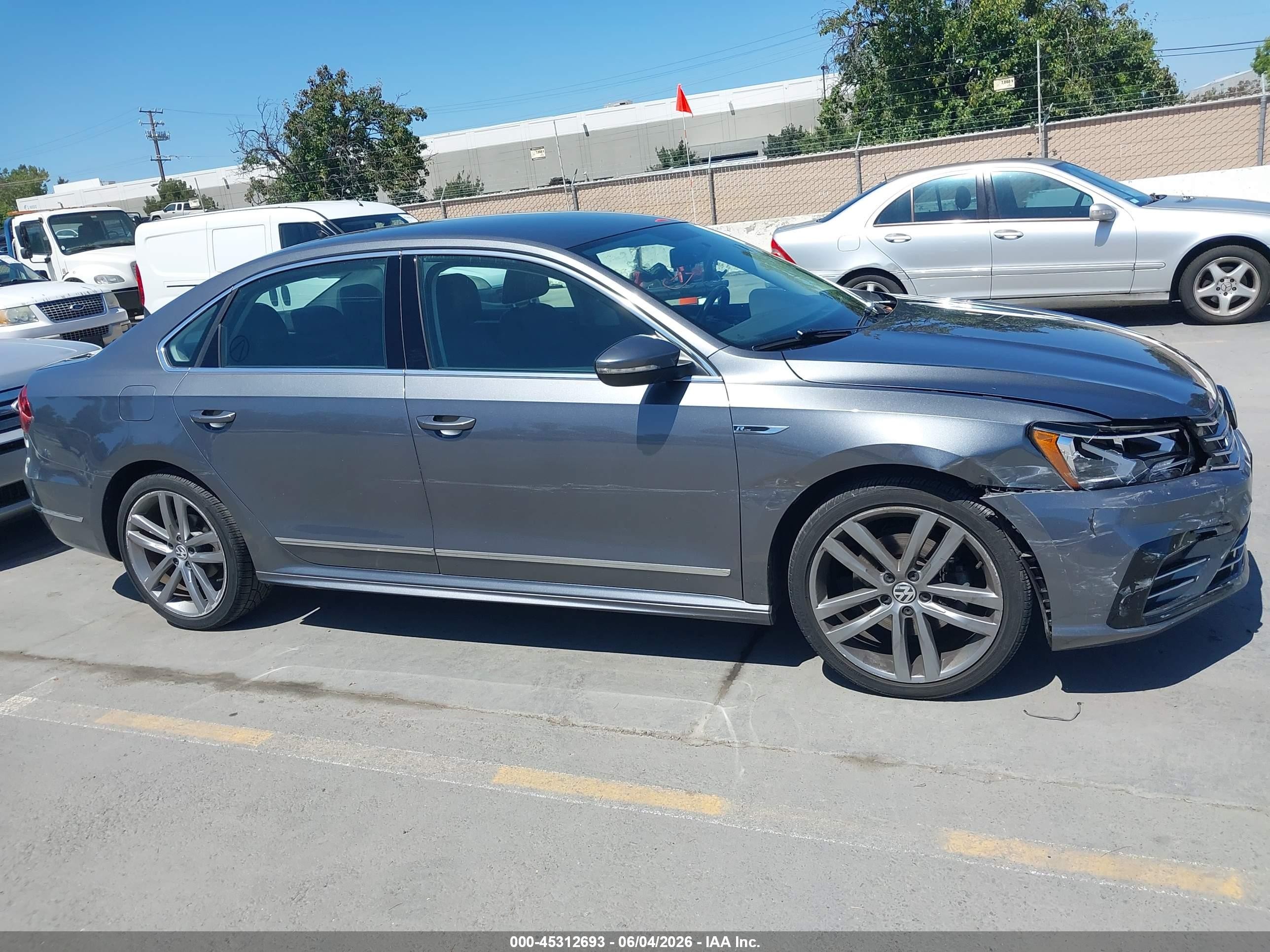 2017 Volkswagen Passat 1.8t R-line Gray vin: 1VWDT7A39HC055192