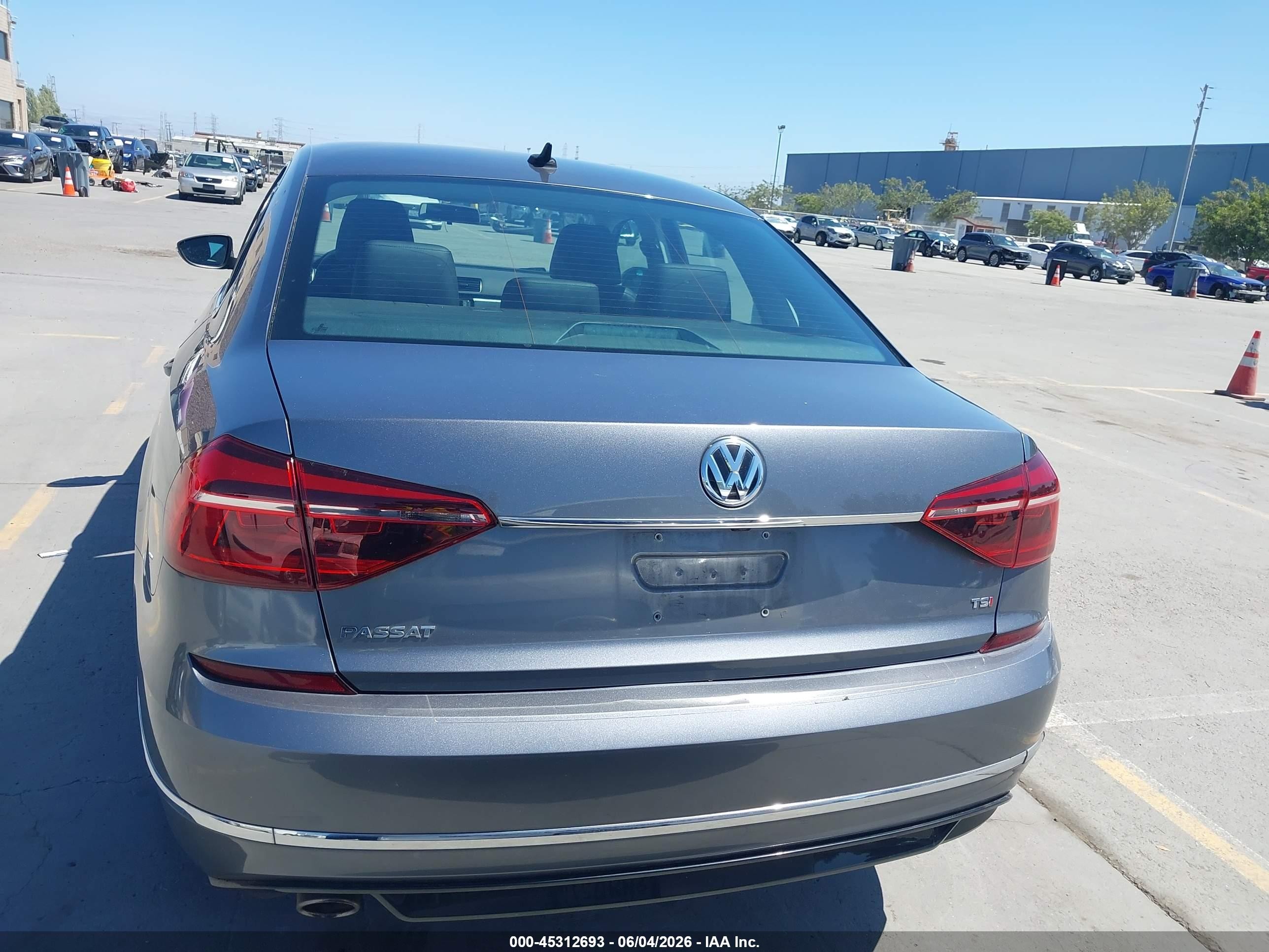 2017 Volkswagen Passat 1.8t R-line Gray vin: 1VWDT7A39HC055192