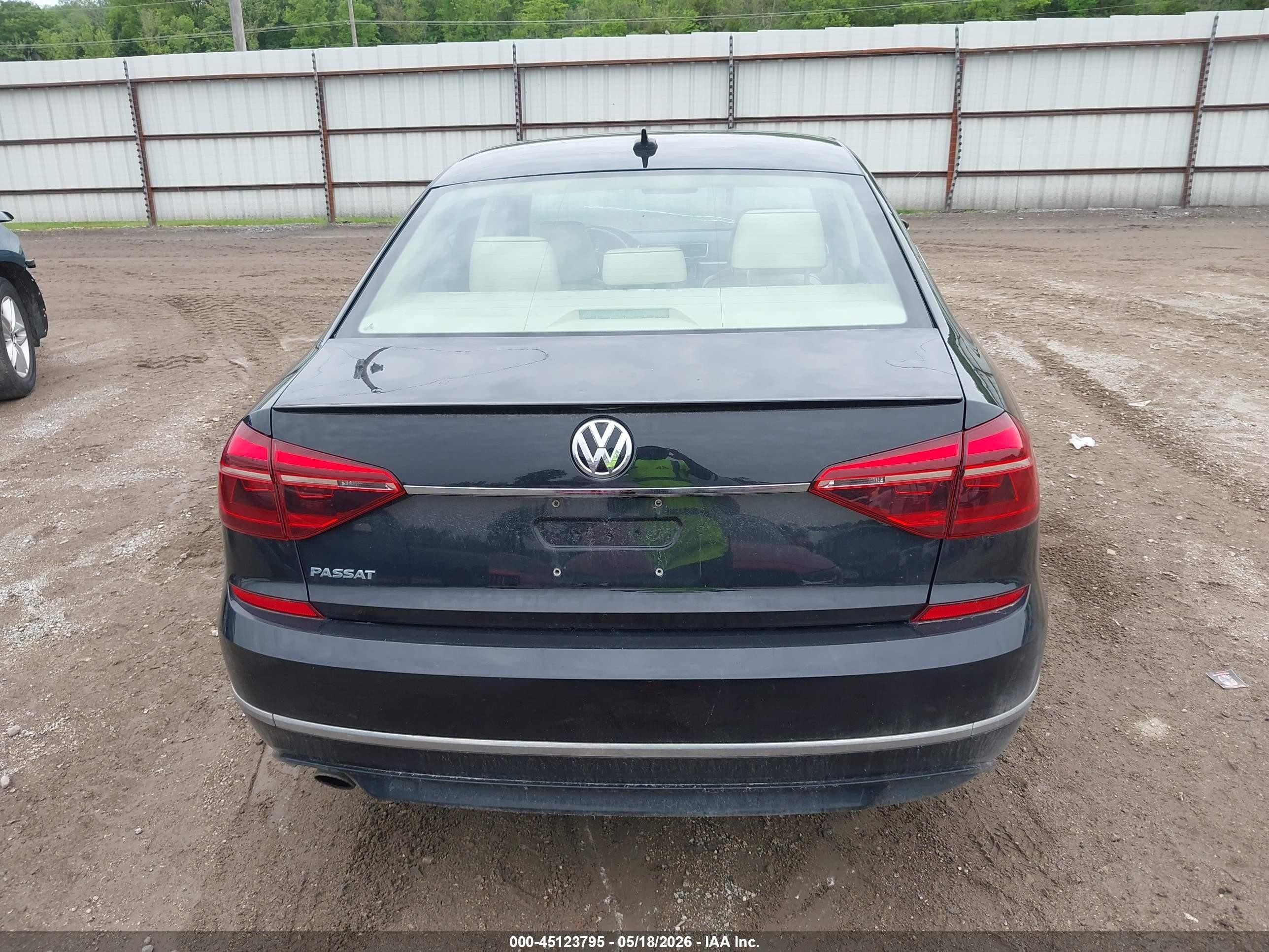 2017 Volkswagen Passat 1.8t R-line Blue vin: 1VWDT7A3XHC044153