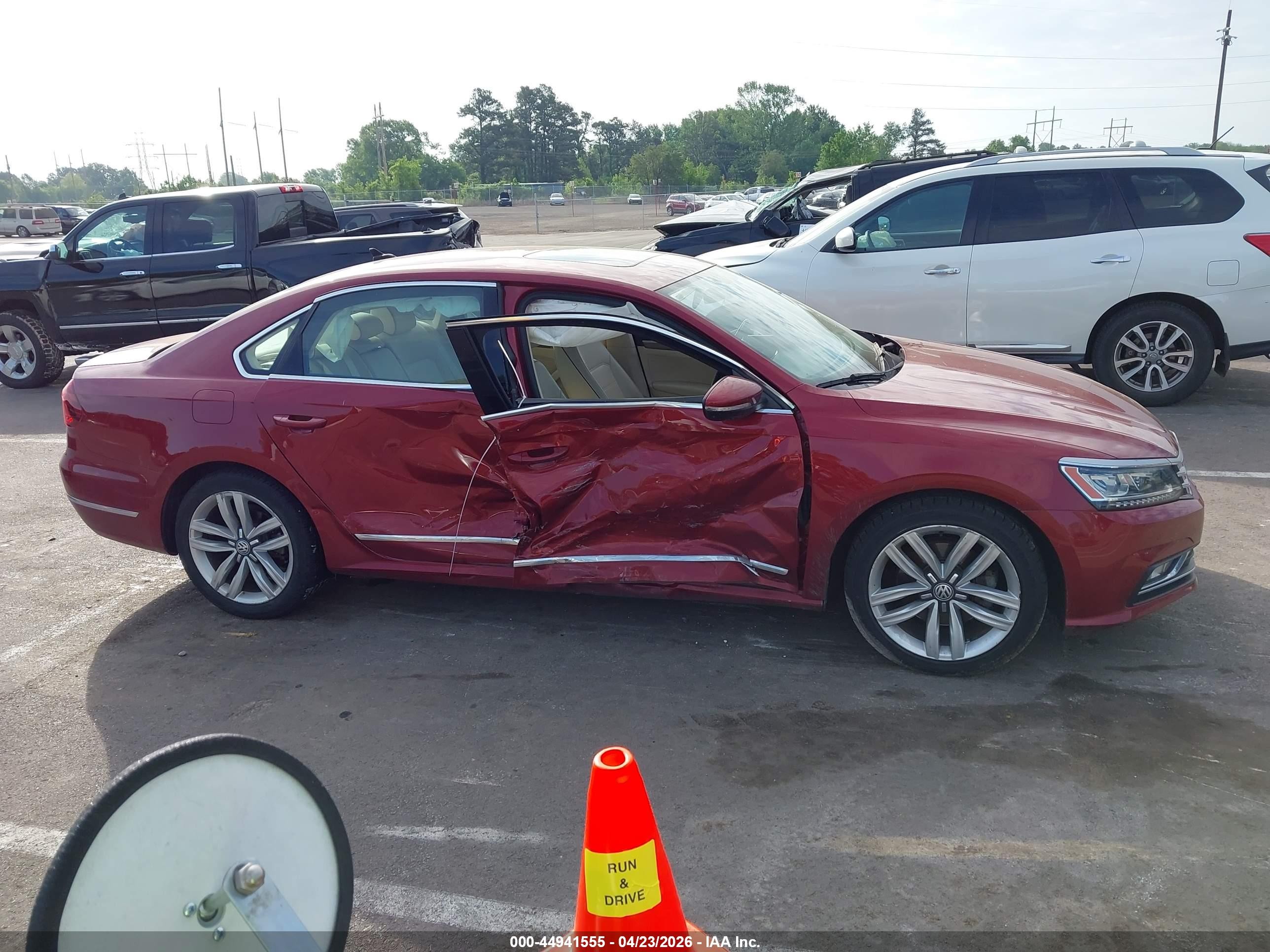 2017 Volkswagen Passat 1.8t Se Red vin: 1VWGT7A3XHC078445