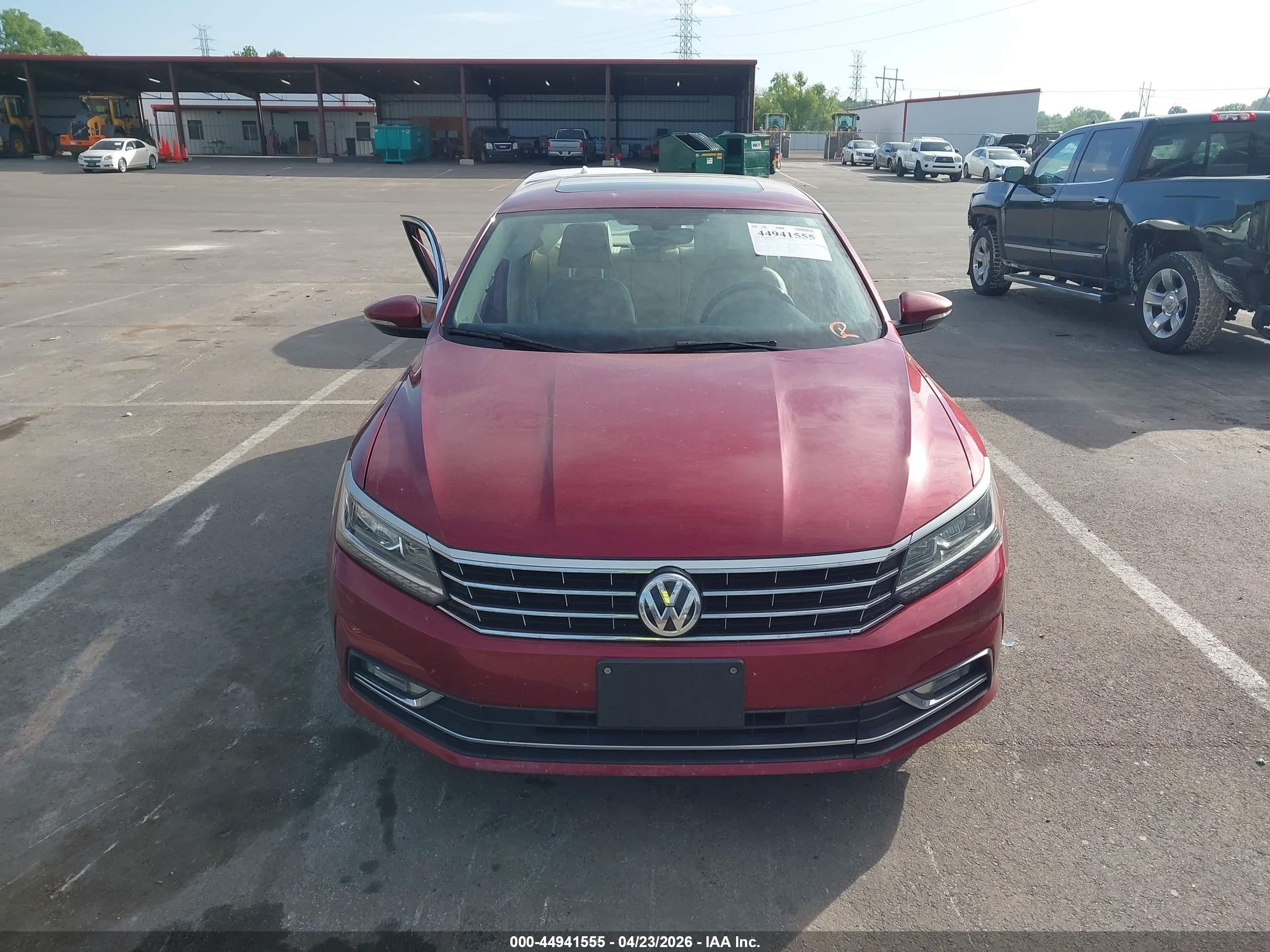 2017 Volkswagen Passat 1.8t Se Red vin: 1VWGT7A3XHC078445